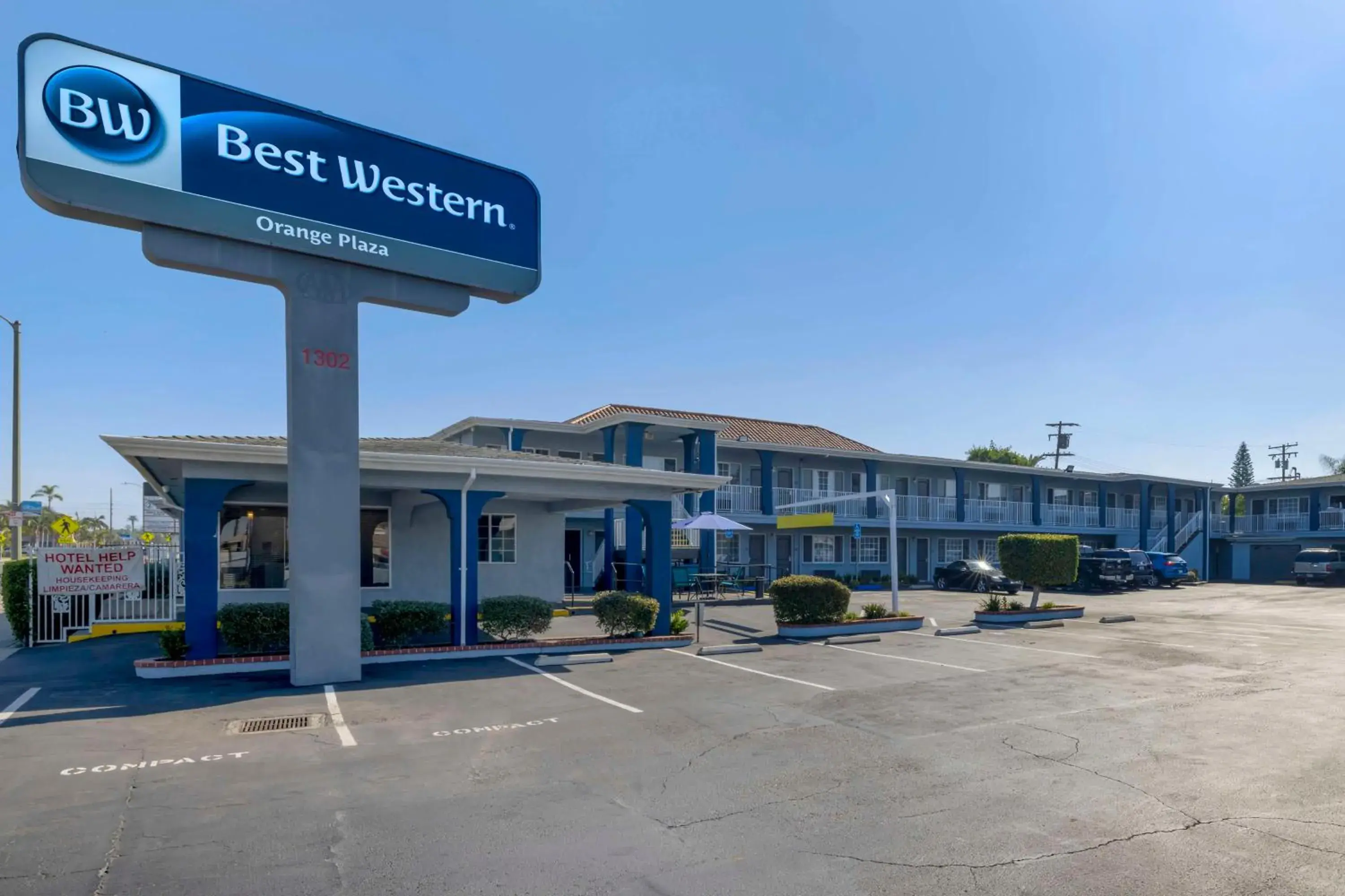 Property building in Best Western Orange Plaza Property building in Best Western Orange Plaza