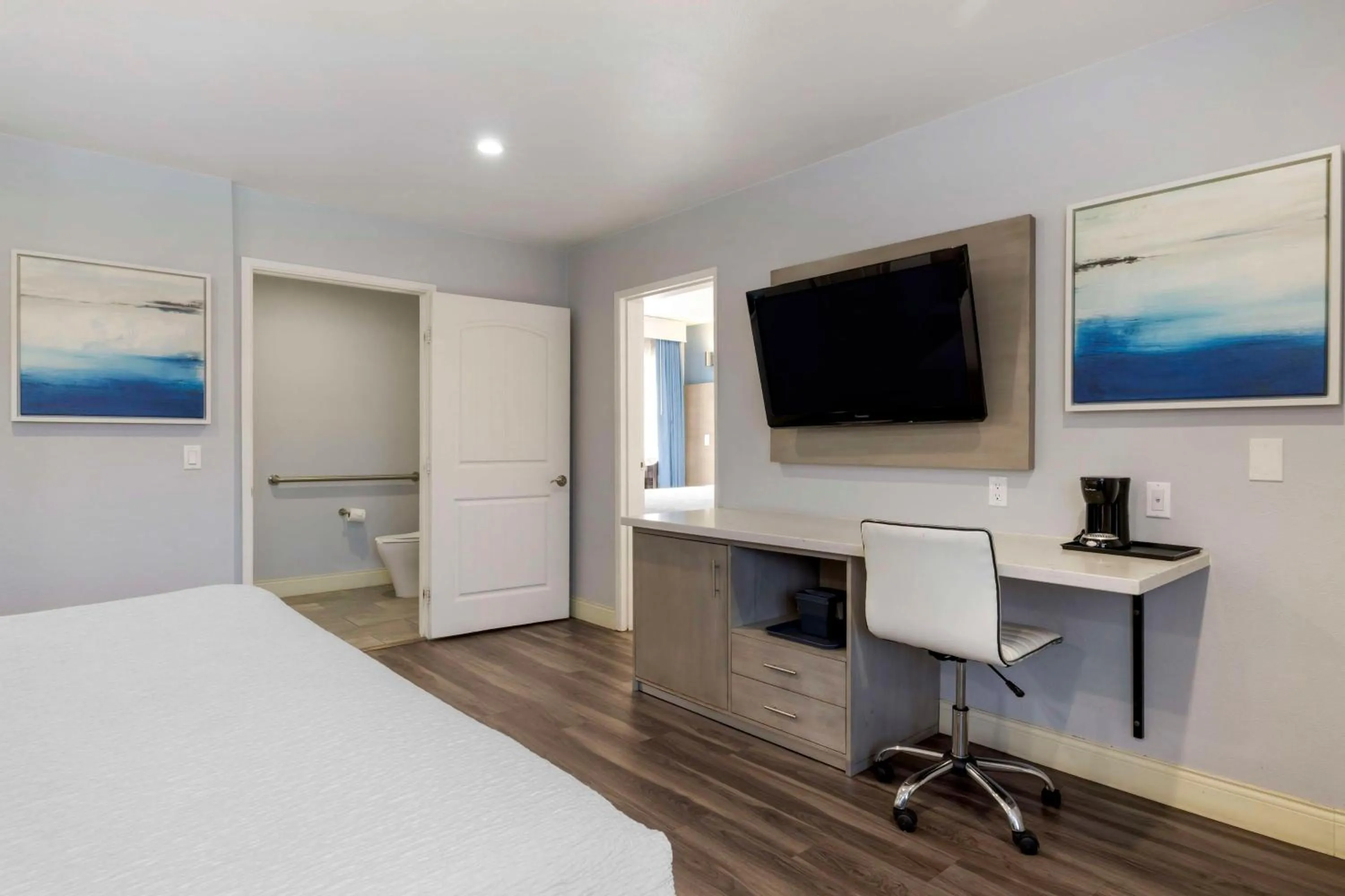 Bedroom, Bed in Best Western Orange Plaza