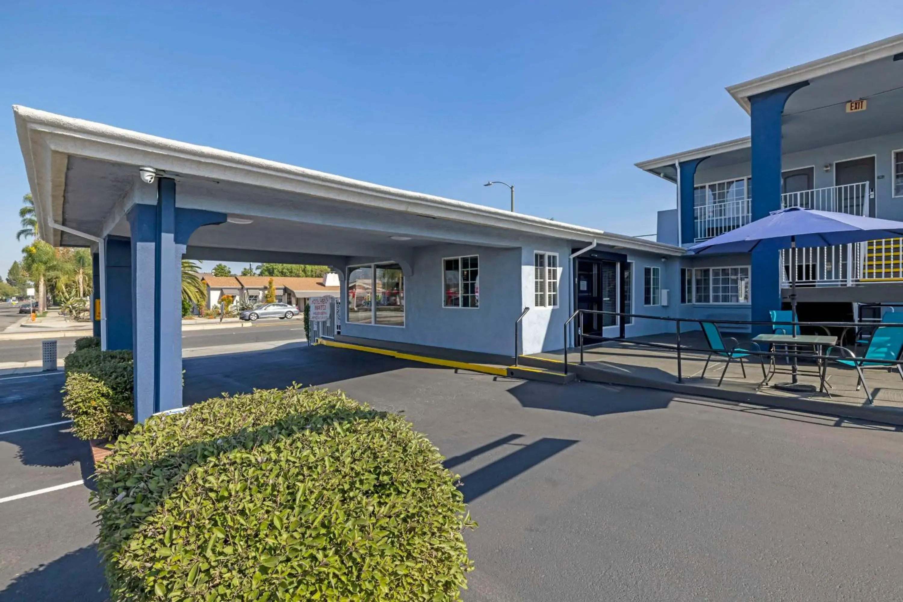 Property building in Best Western Orange Plaza Property building in Best Western Orange Plaza