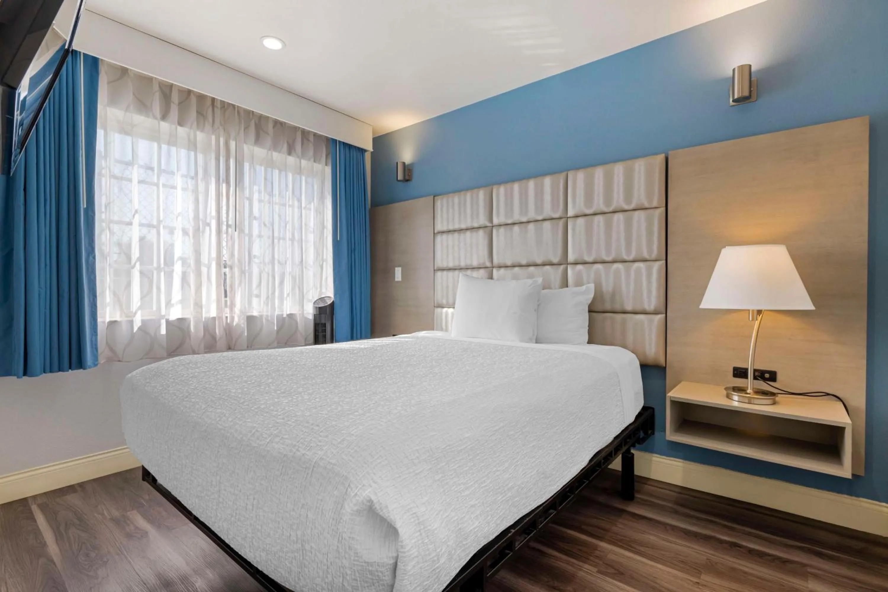 Bedroom, Bed in Best Western Orange Plaza