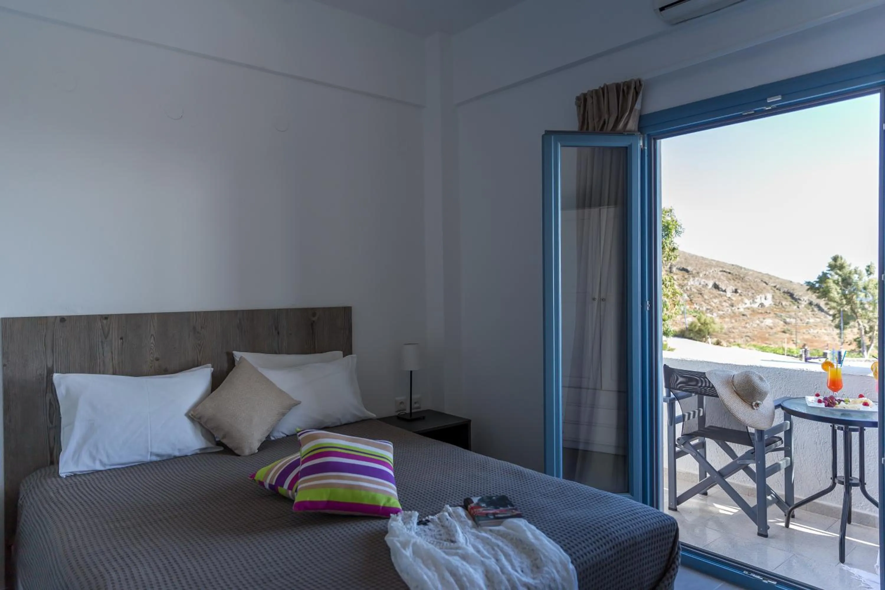 Bedroom, Bed in Caldera Romantica Hotel