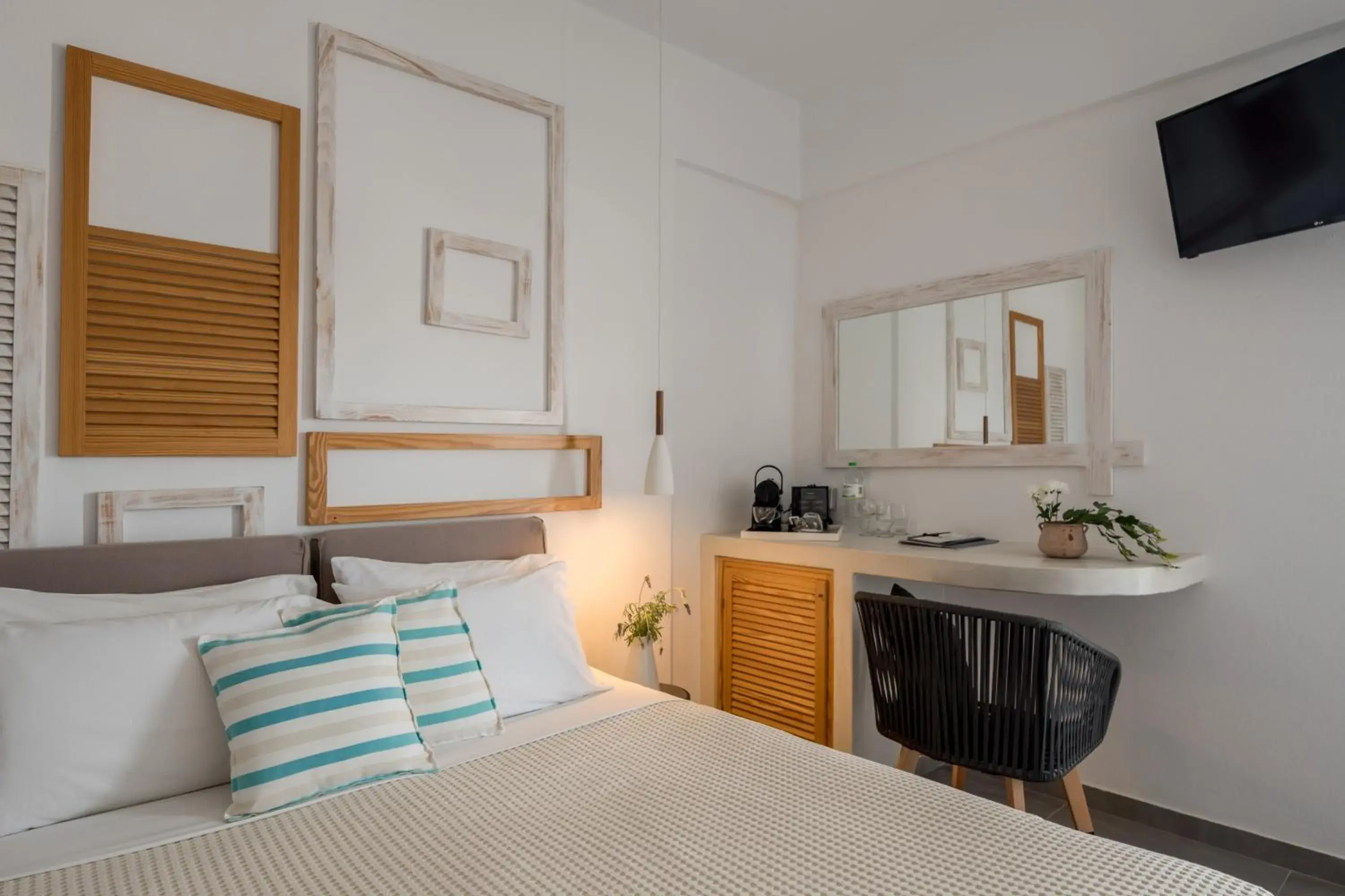 Photo of the whole room, Bed in Caldera Romantica Hotel Photo of the whole room, Bed in Caldera Romantica Hotel