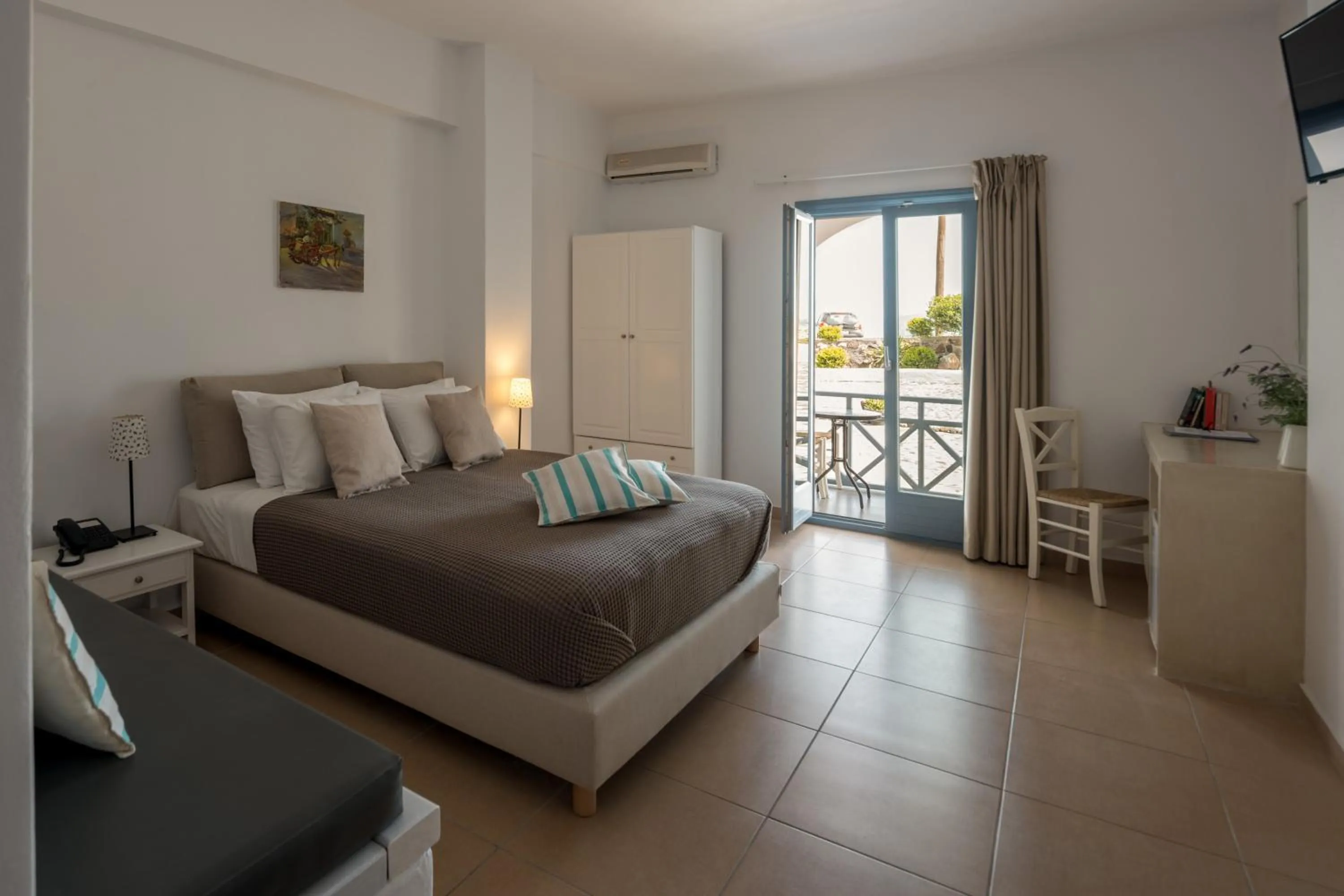 Photo of the whole room, Bed in Caldera Romantica Hotel