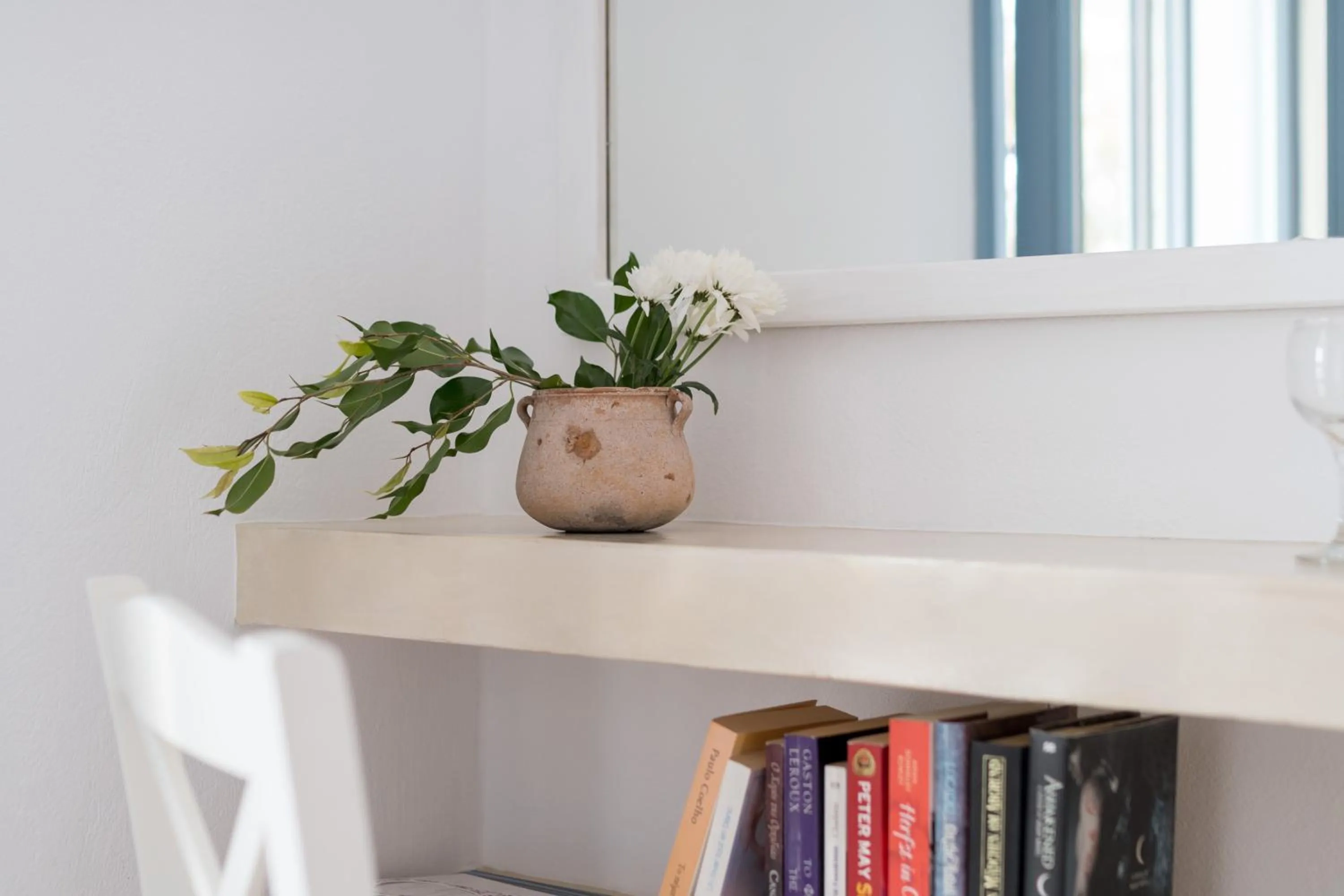 Library in Caldera Romantica Hotel