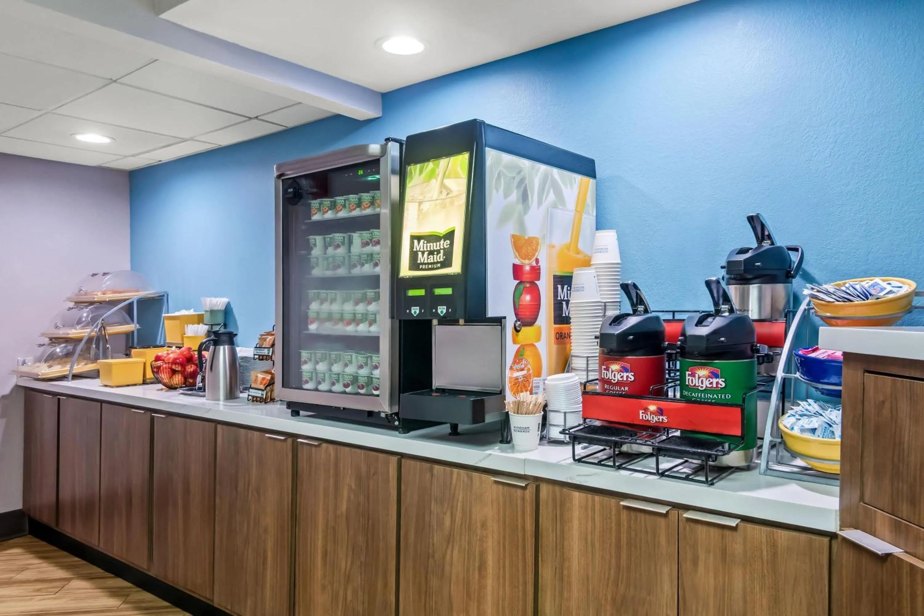 Breakfast in Days Inn & Suites by Wyndham DeSoto