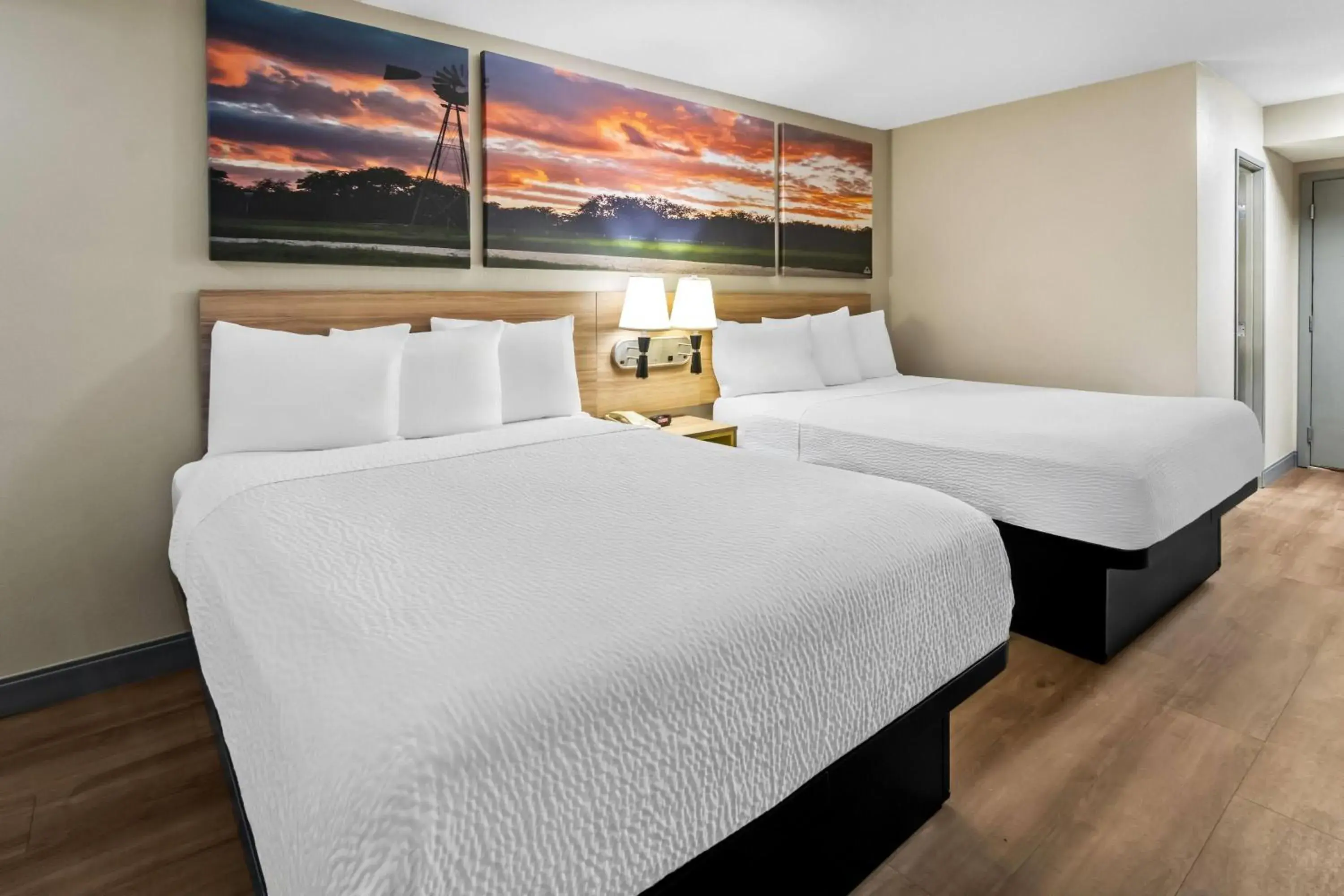 Bed in Days Inn & Suites by Wyndham DeSoto Bed in Days Inn & Suites by Wyndham DeSoto