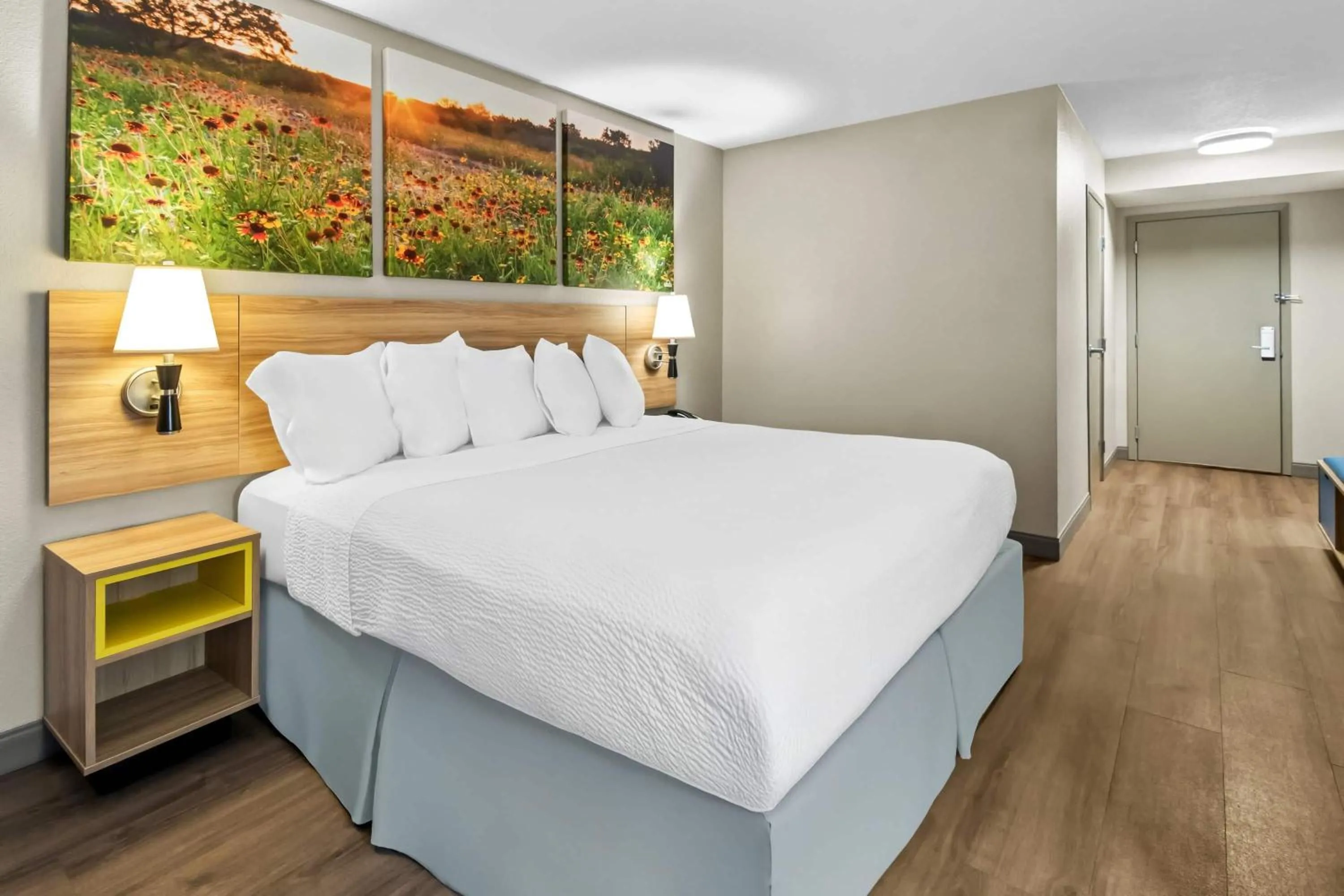 Bed in Days Inn & Suites by Wyndham DeSoto