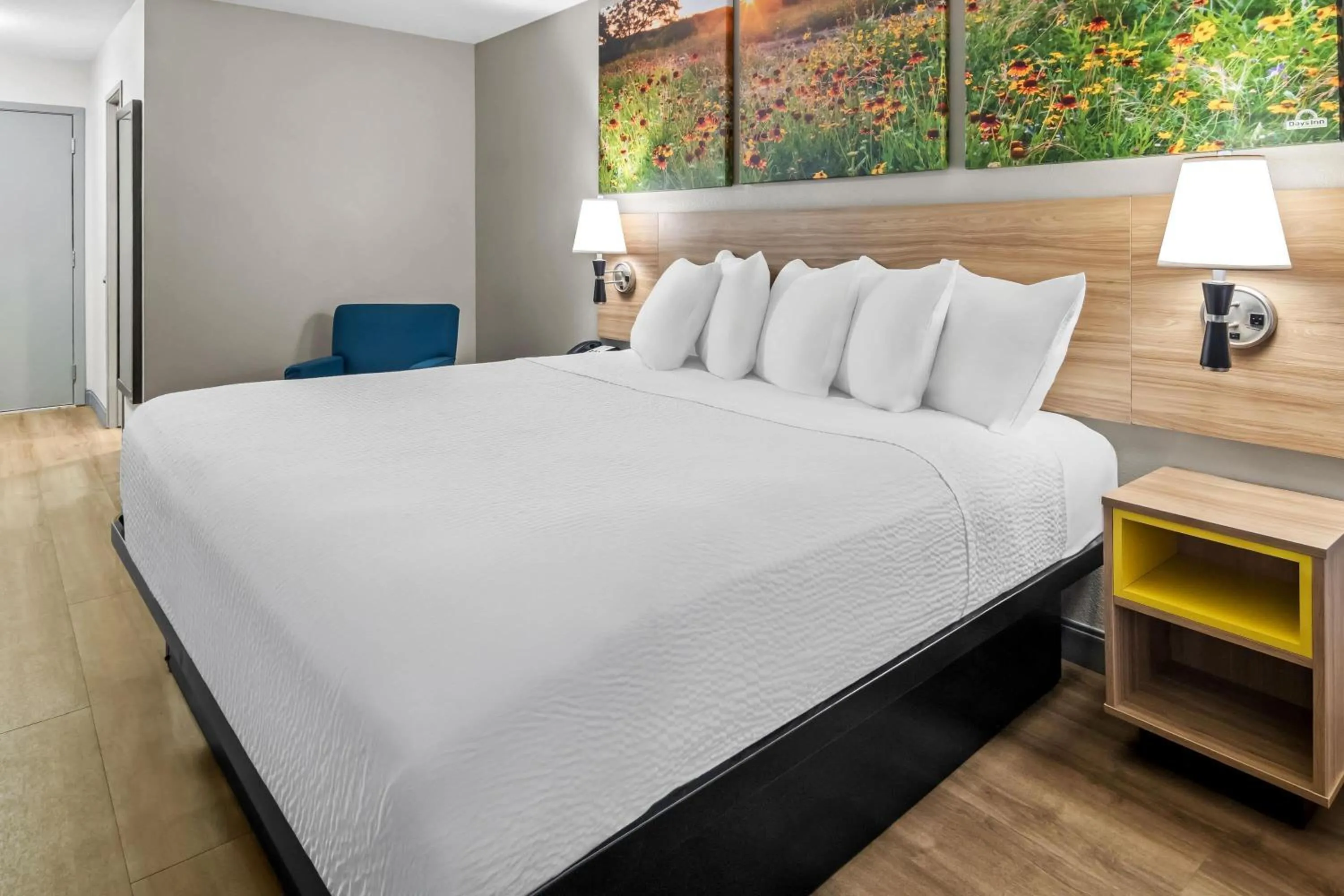 Bed in Days Inn & Suites by Wyndham DeSoto