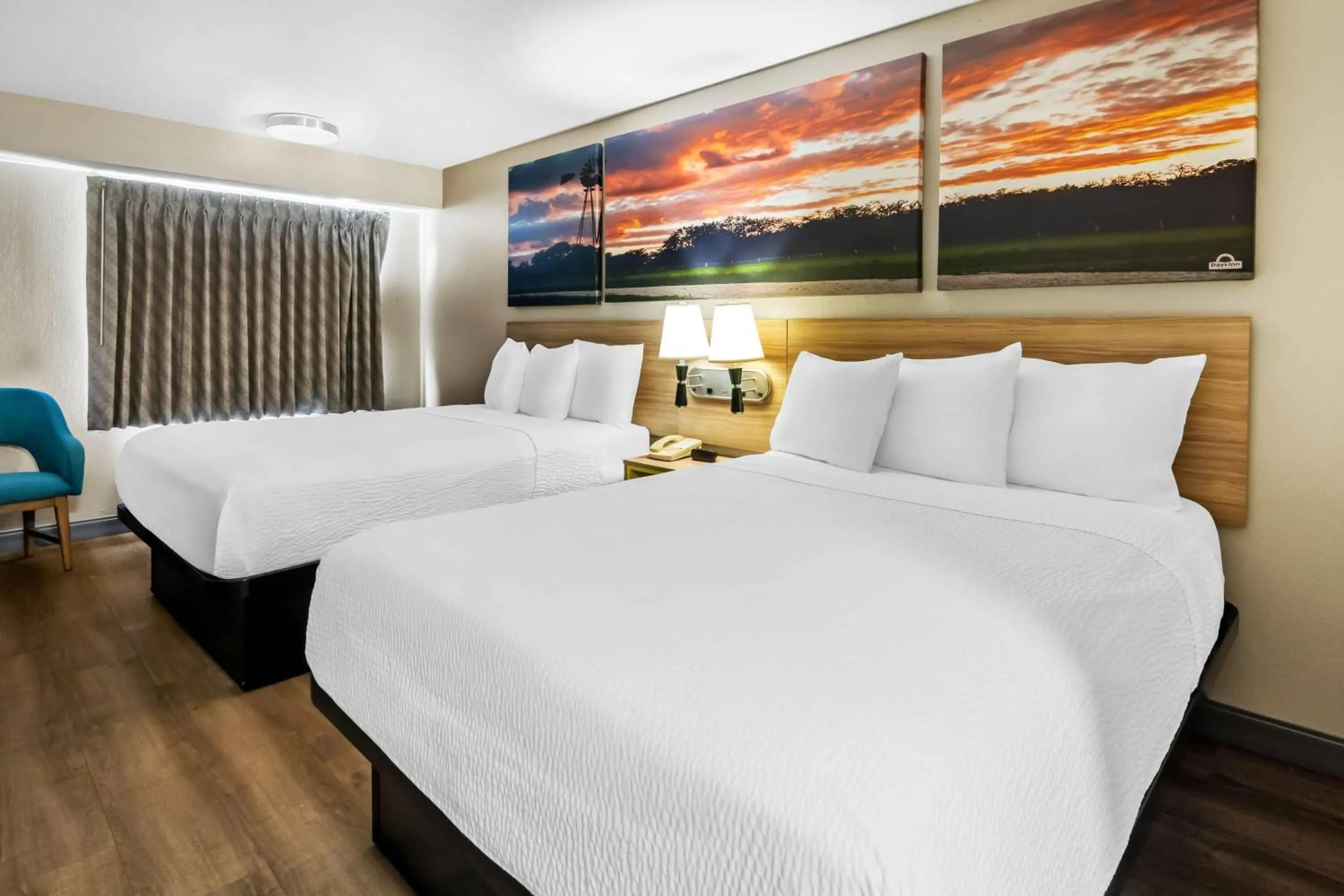 Bed in Days Inn & Suites by Wyndham DeSoto