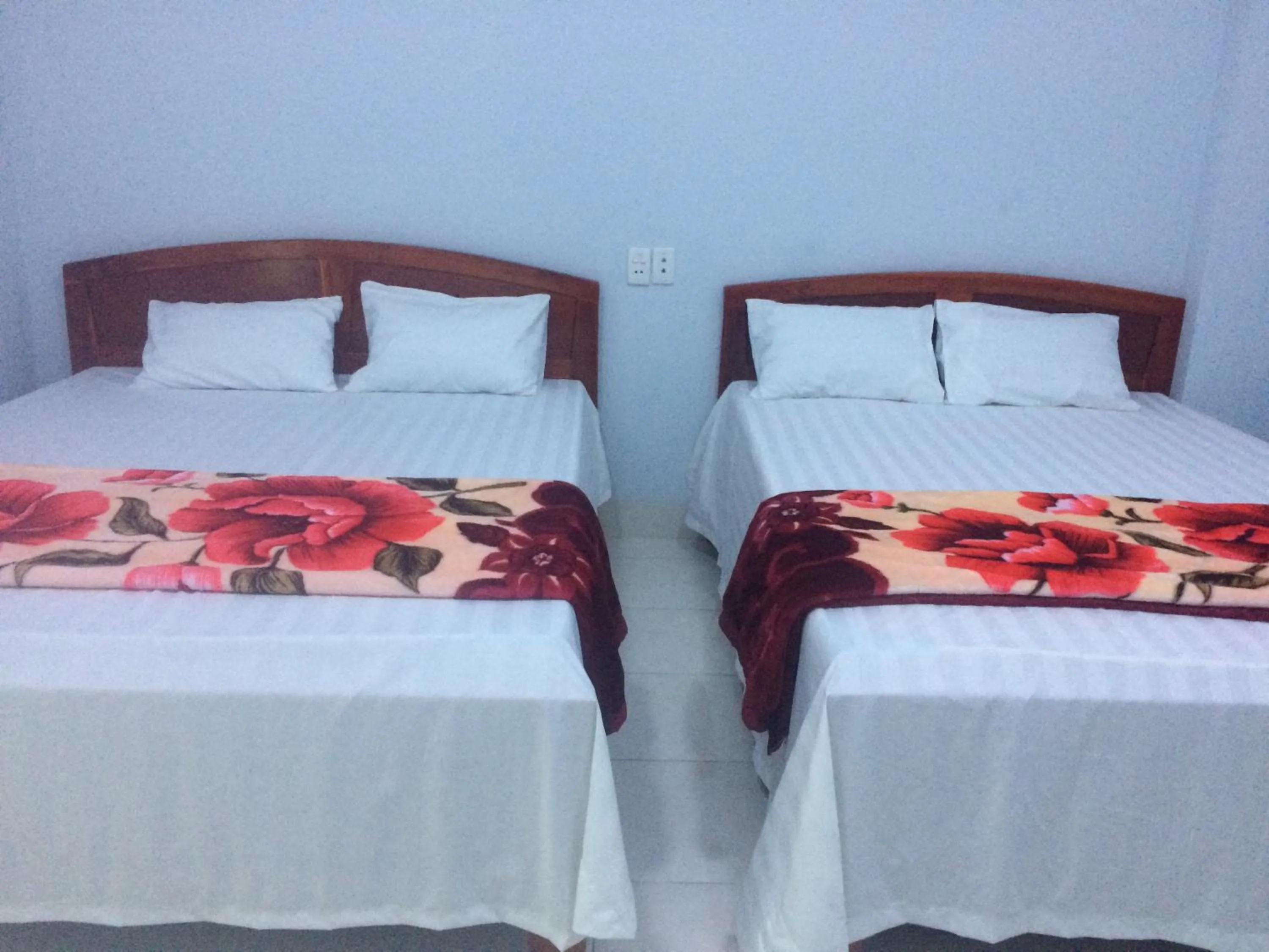Bed in Y Bon