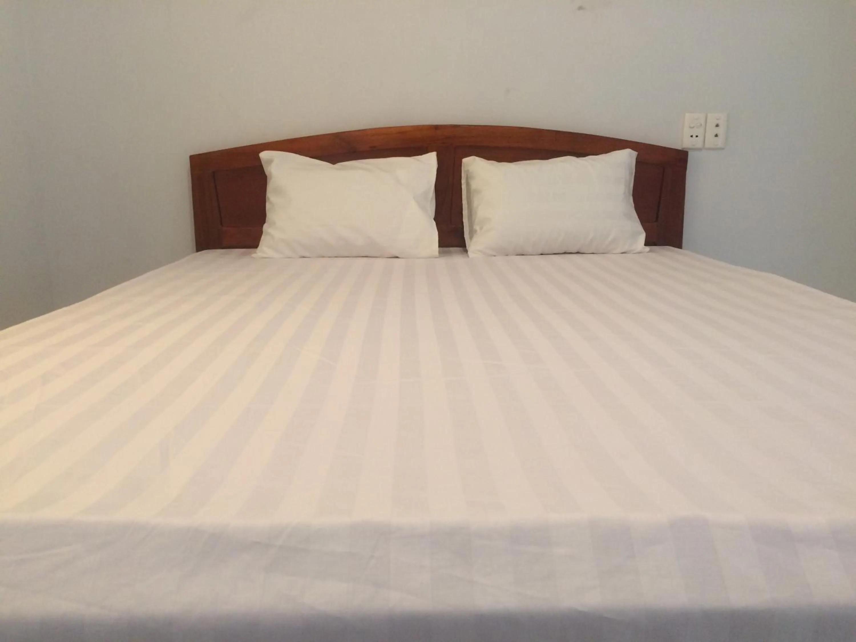 Bed in Y Bon