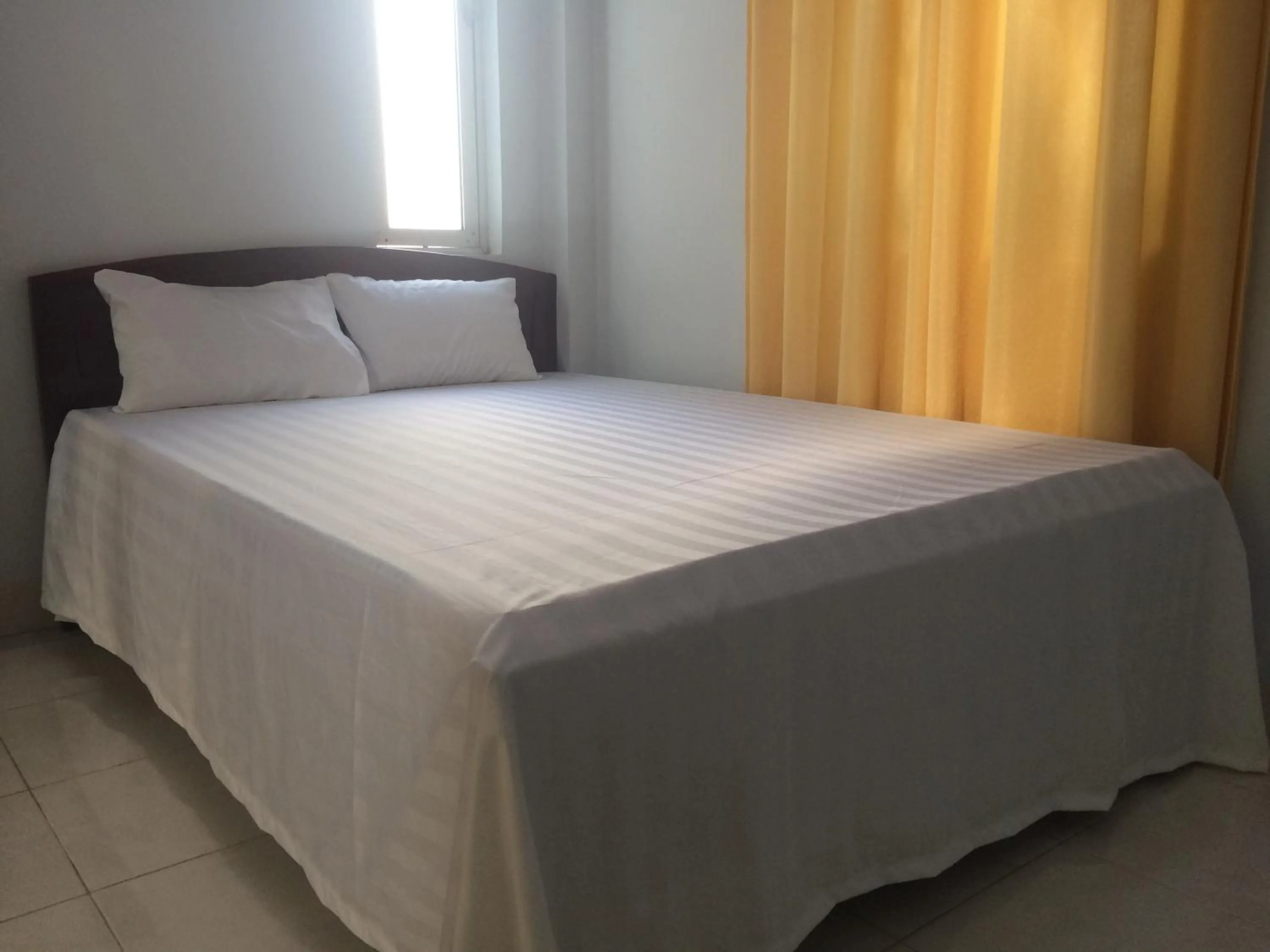 Bed in Y Bon