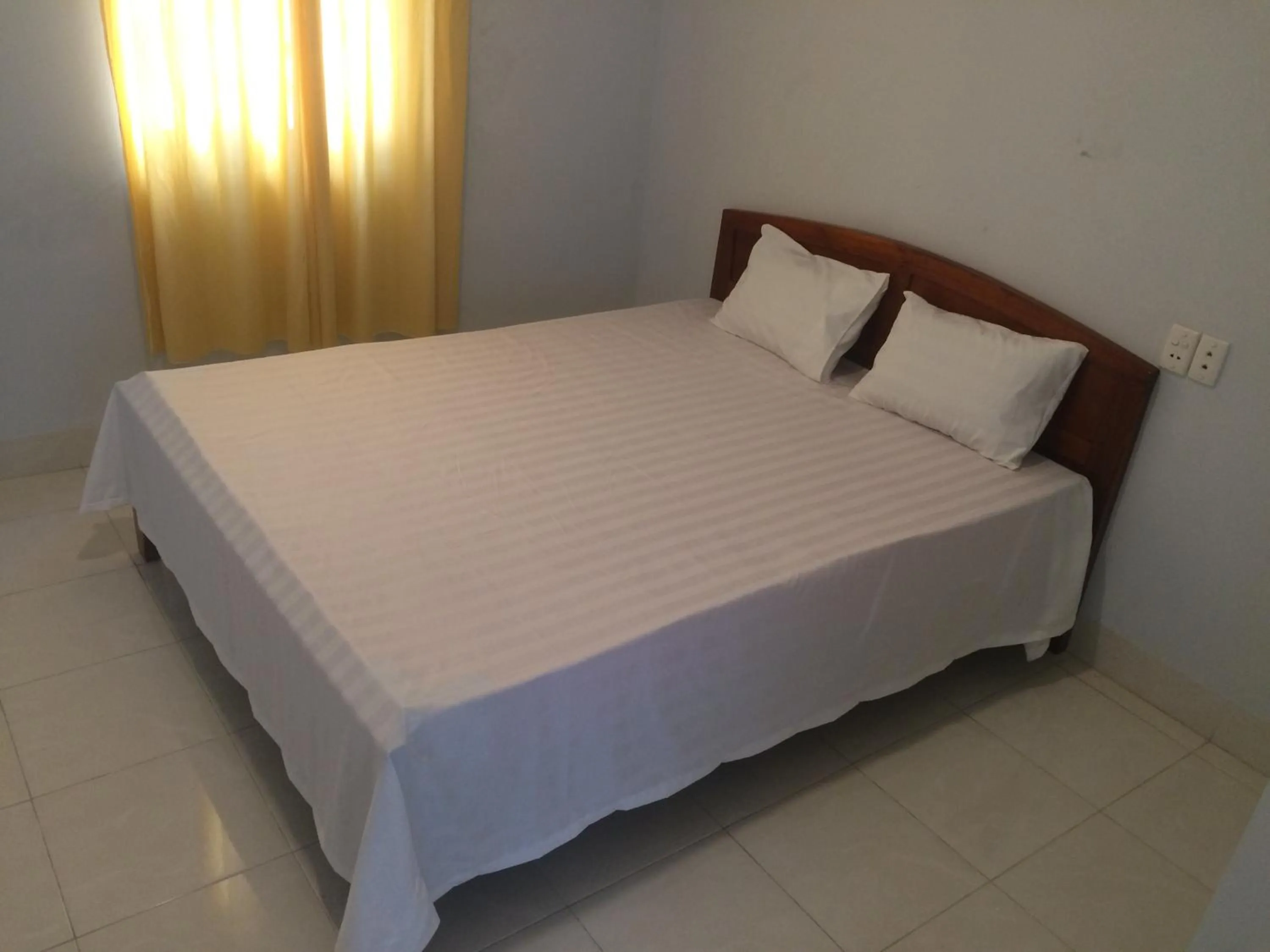 Bed in Y Bon