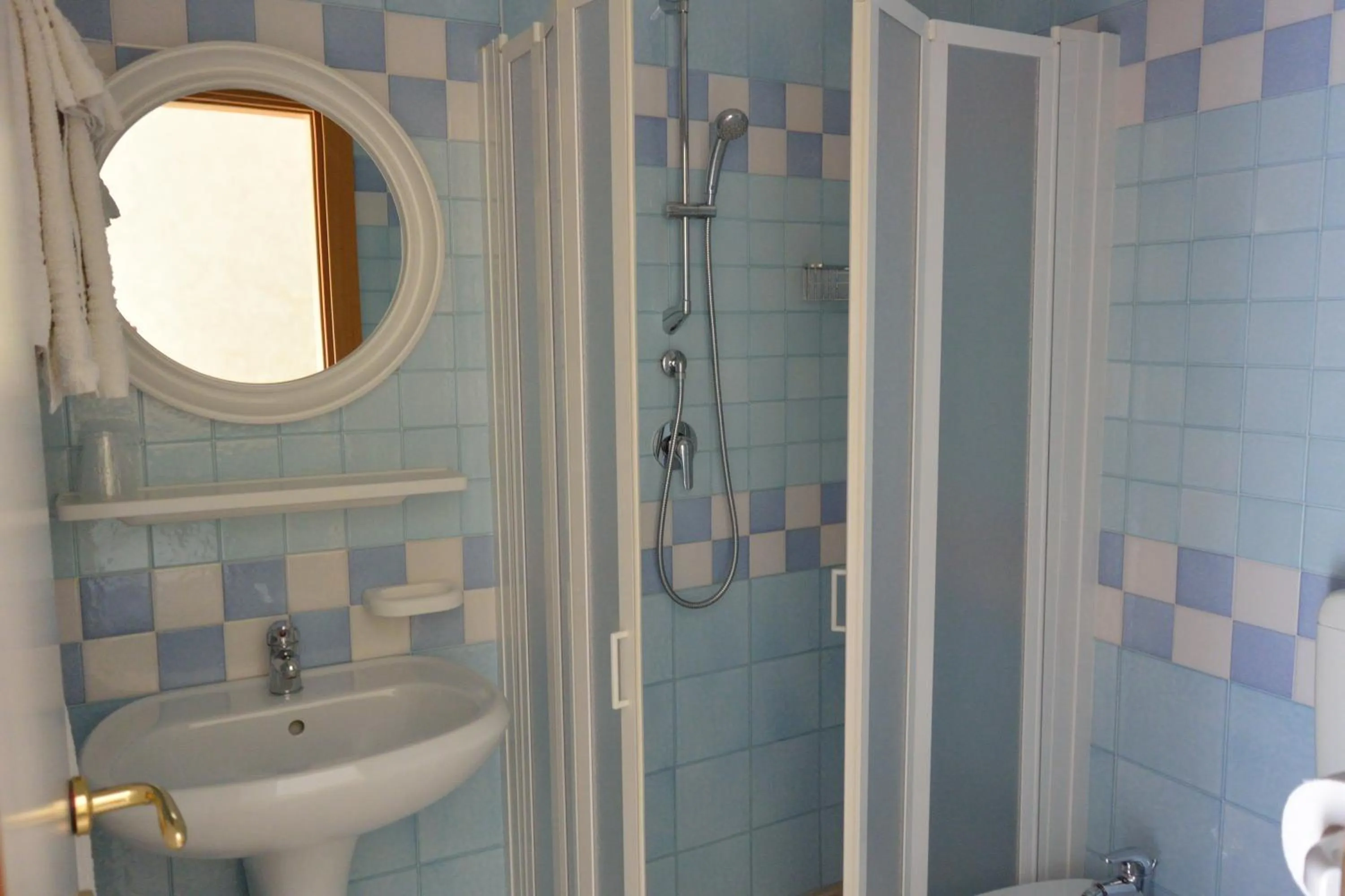 Bathroom in Hotel Paris