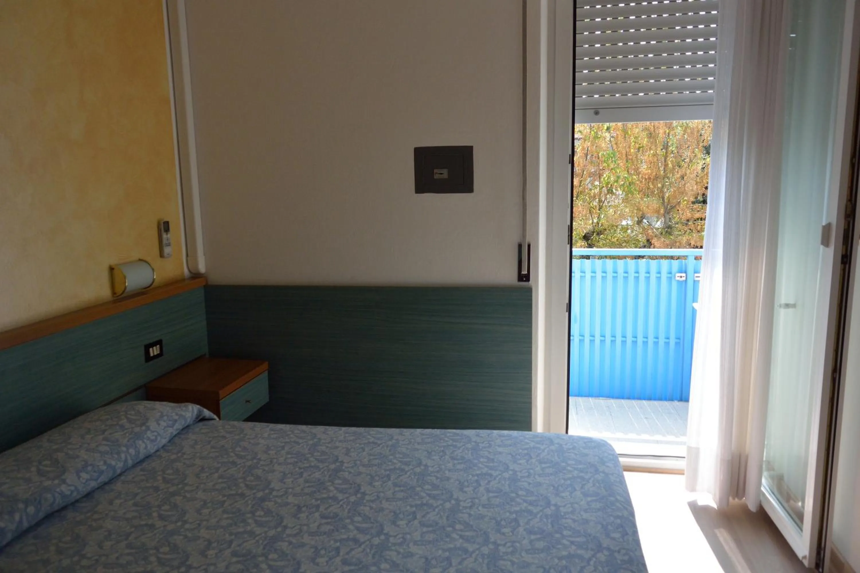 Day, Bed in Hotel Paris