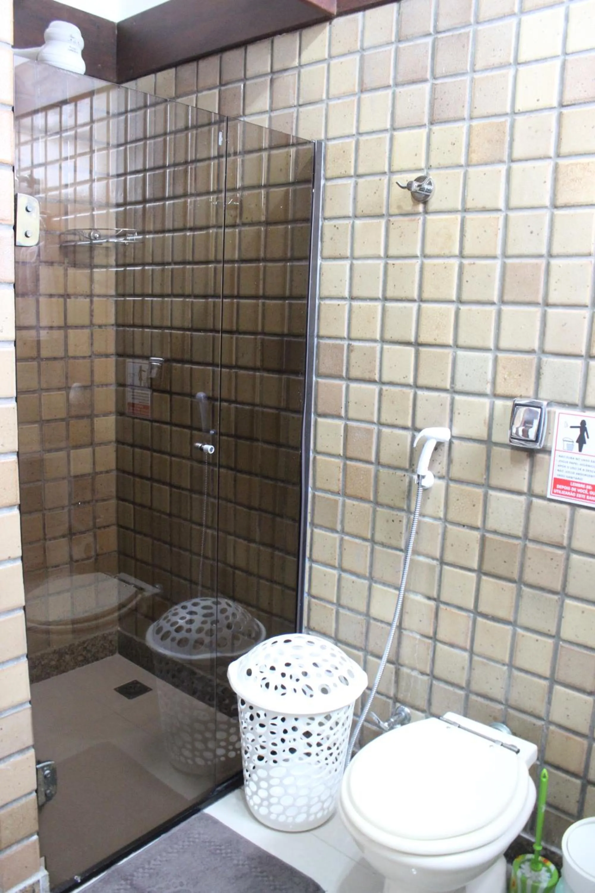 Bathroom in Maravilhoso Apto na Praia do Forte Wi-Fi 600 MB