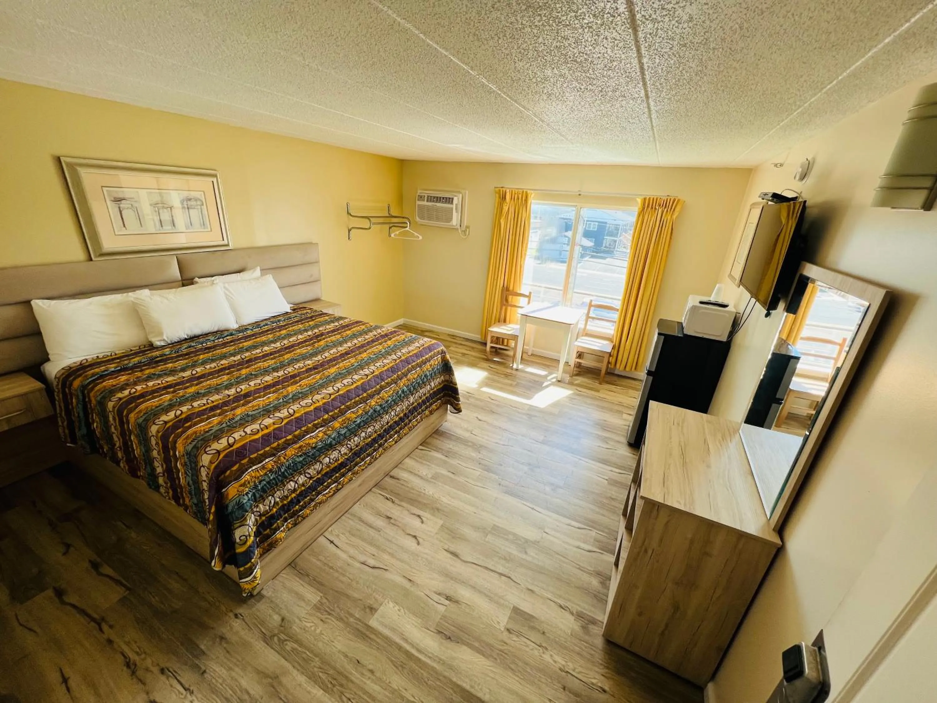 Bed in Coastal Inn - Ocean City