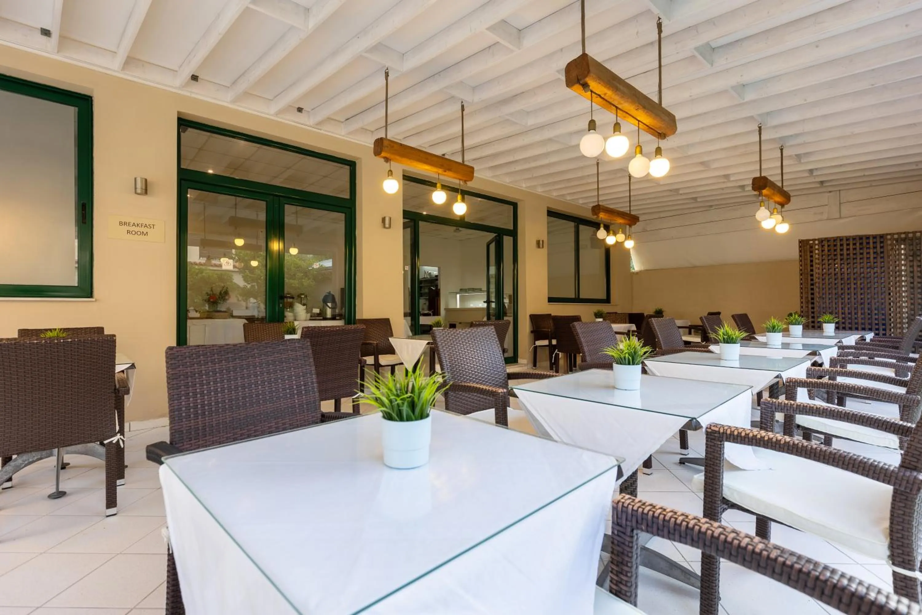 Restaurant/places to eat in Agrilia Hotel Adults Only