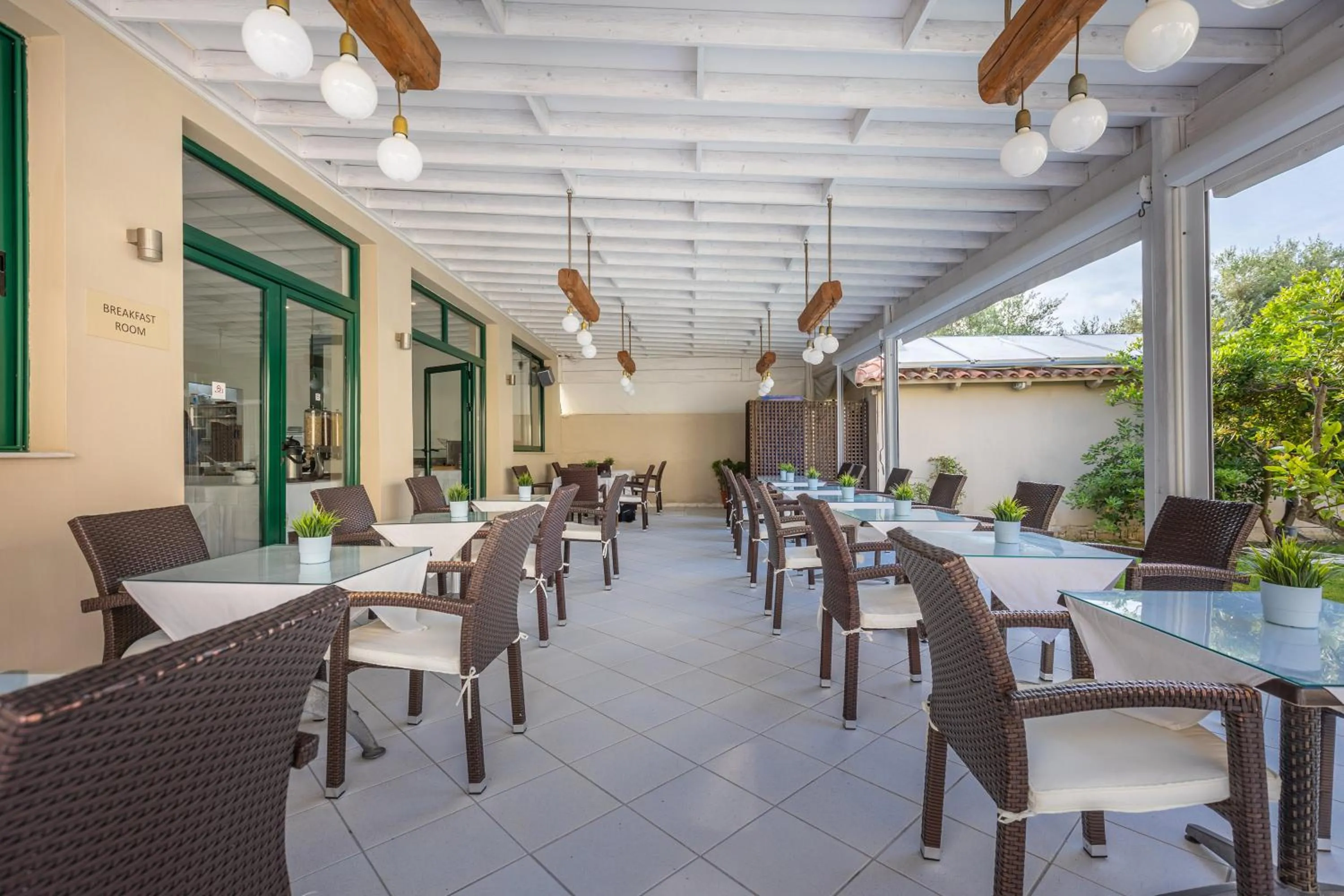 Restaurant/places to eat in Agrilia Hotel Adults Only