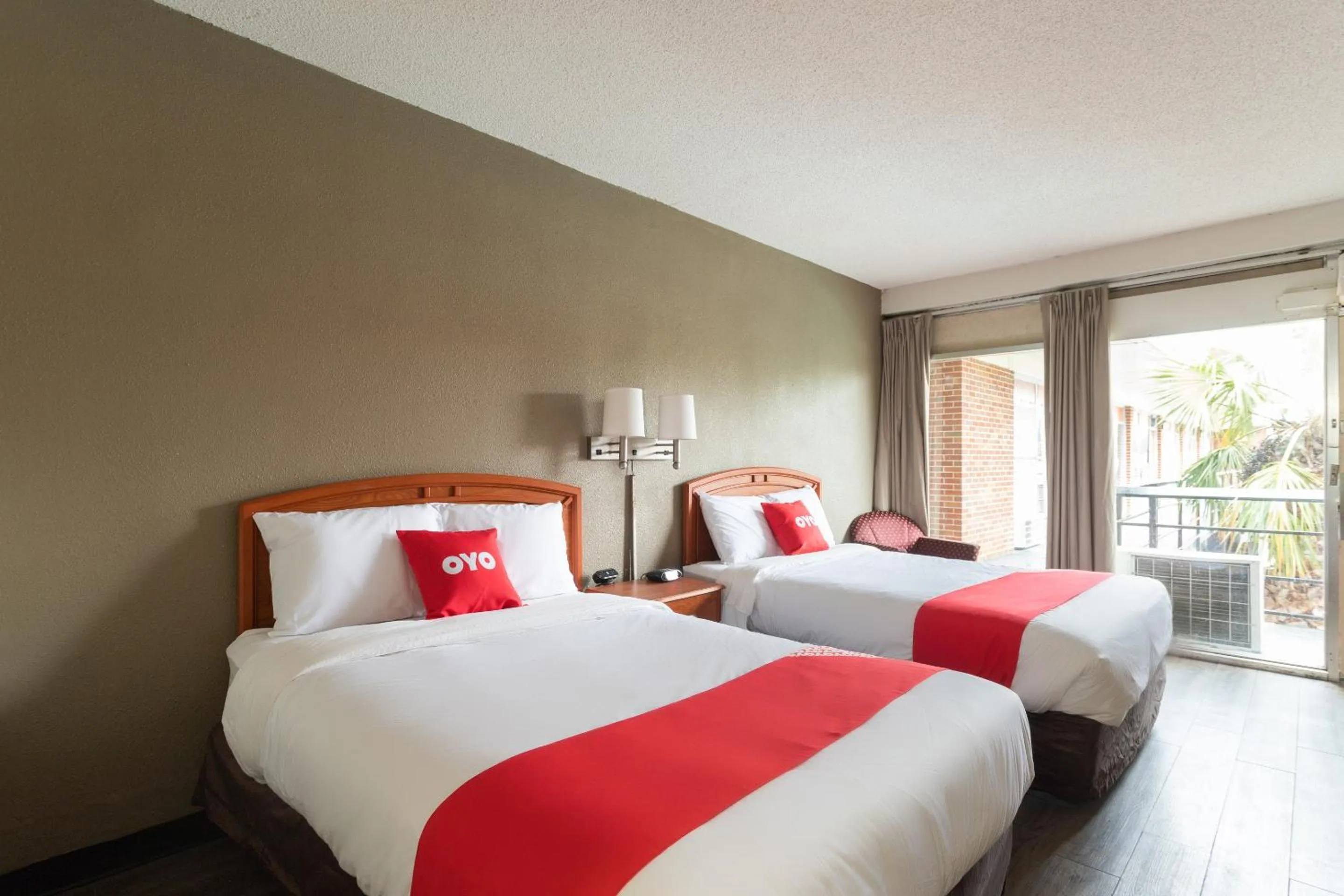 Bedroom, Bed in OYO Hotel Sumter SC Downtown