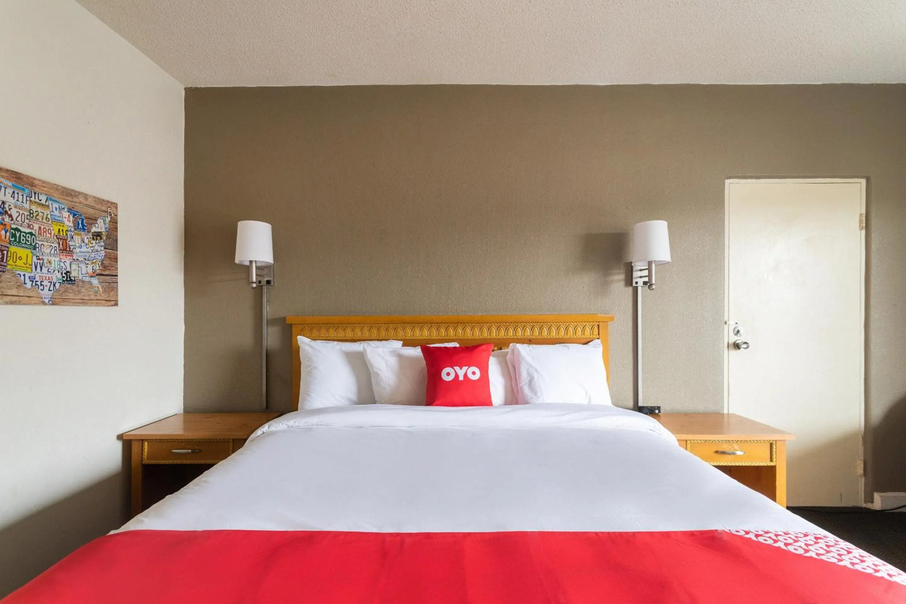 Bedroom, Bed in OYO Hotel Sumter SC Downtown