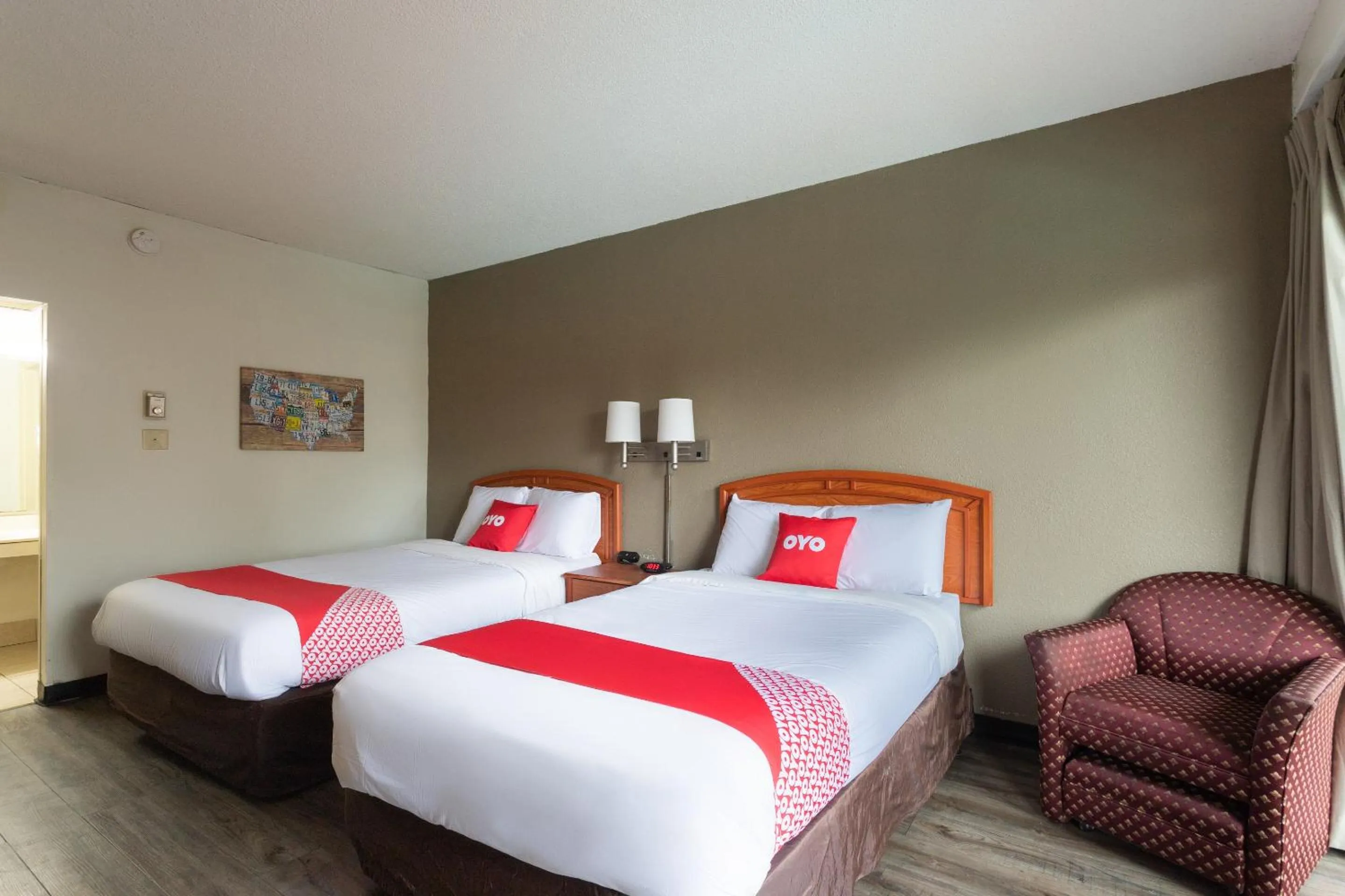 Bedroom, Bed in OYO Hotel Sumter SC Downtown