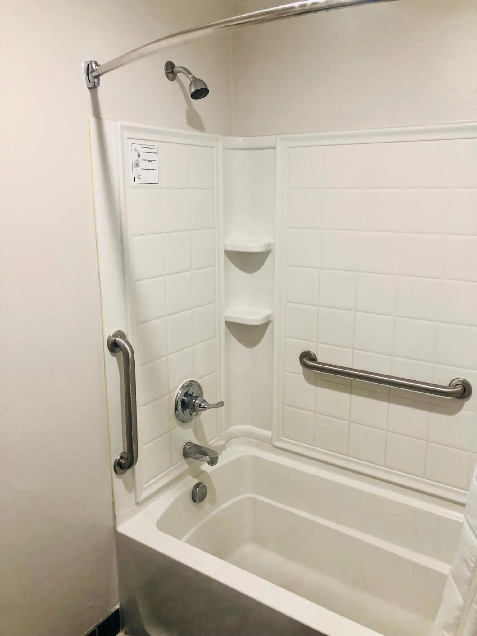 Bathroom in Dunes Motel Hillsboro