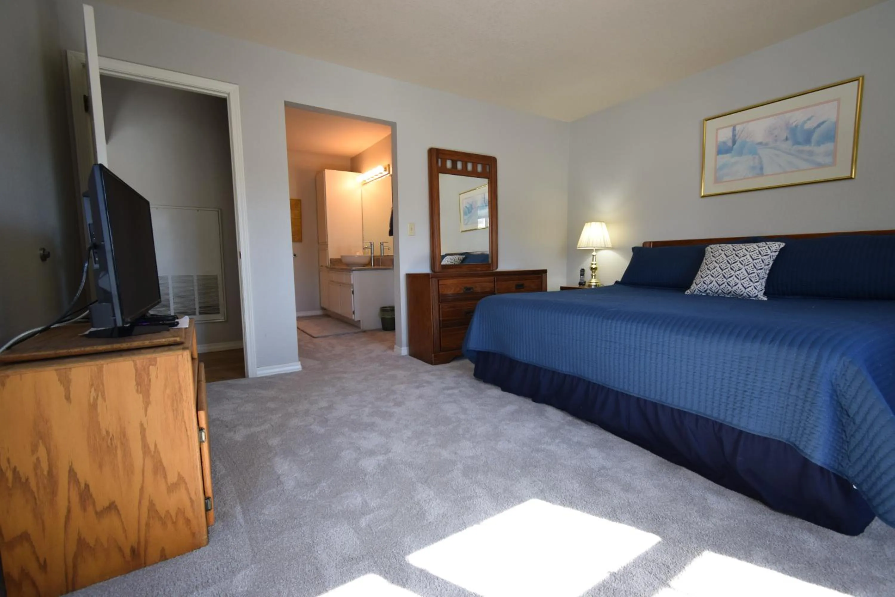 Bedroom, Bed in Grant's Condo in The Greens