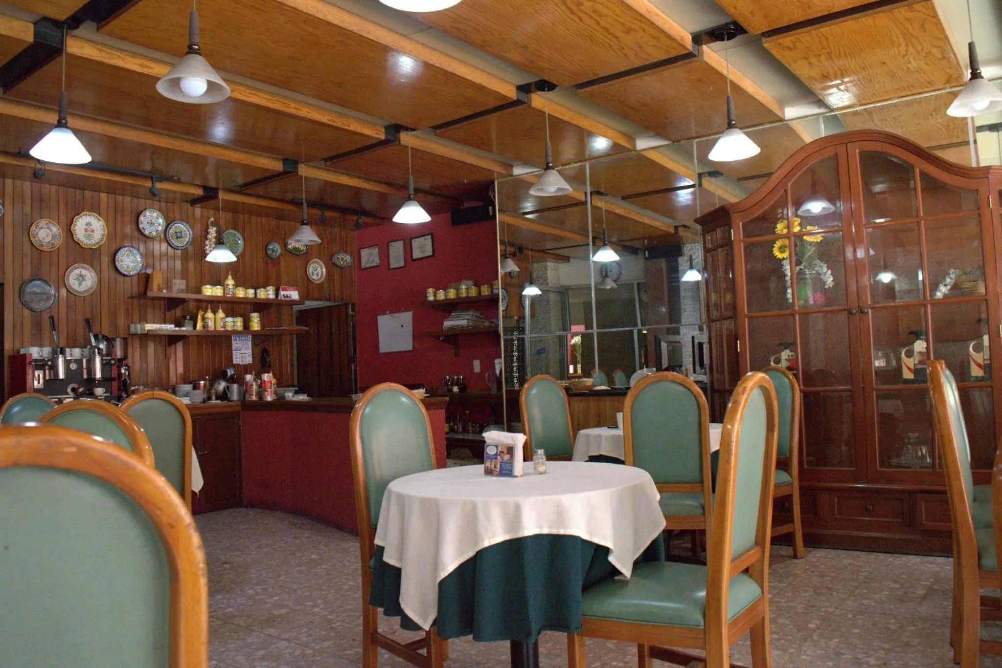 Restaurant/places to eat in Hotel Ram Val