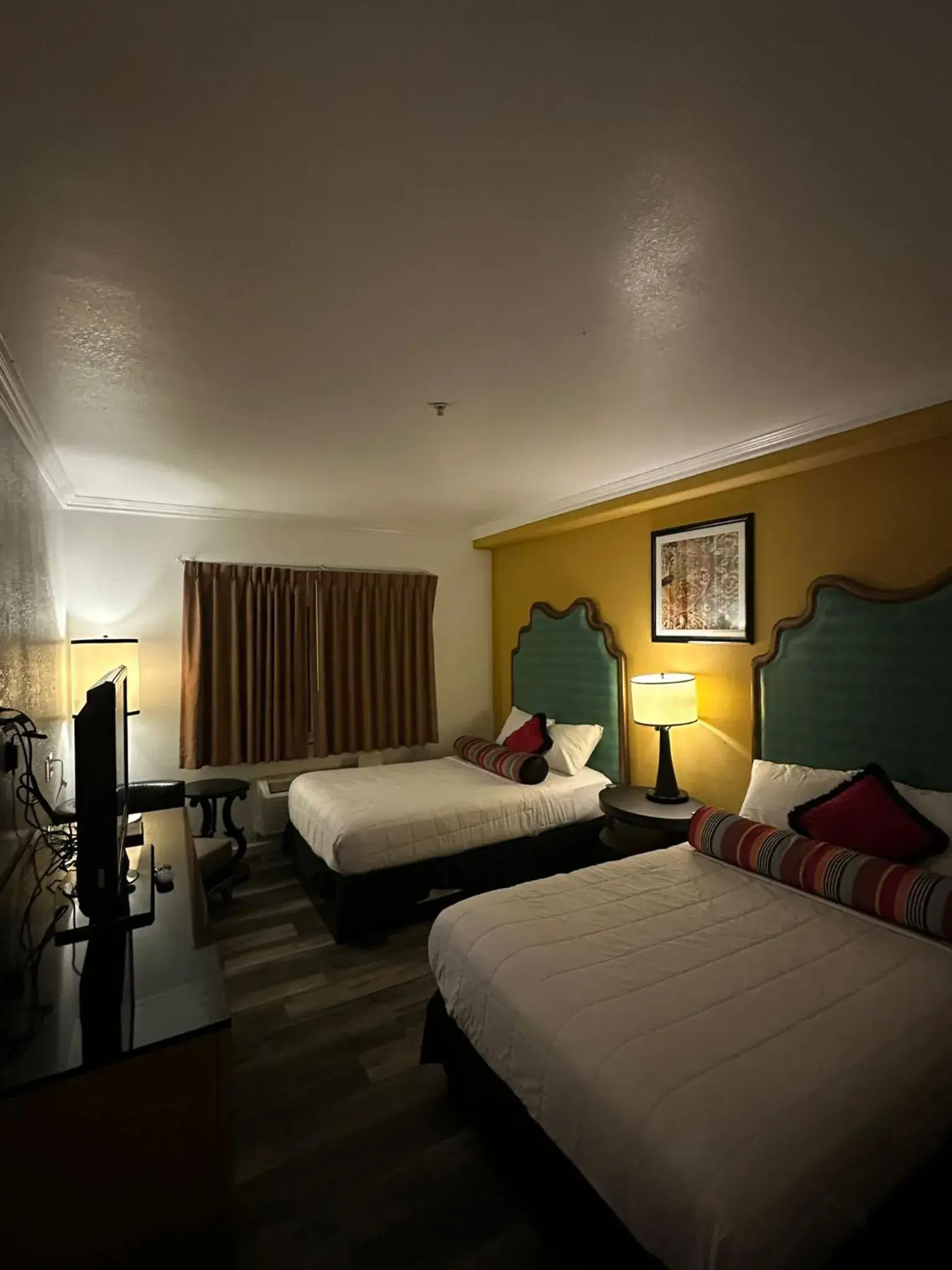 Bedroom, Bed in Howard Johnson by Wyndham Bakersfield Bedroom, Bed in Howard Johnson by Wyndham Bakersfield