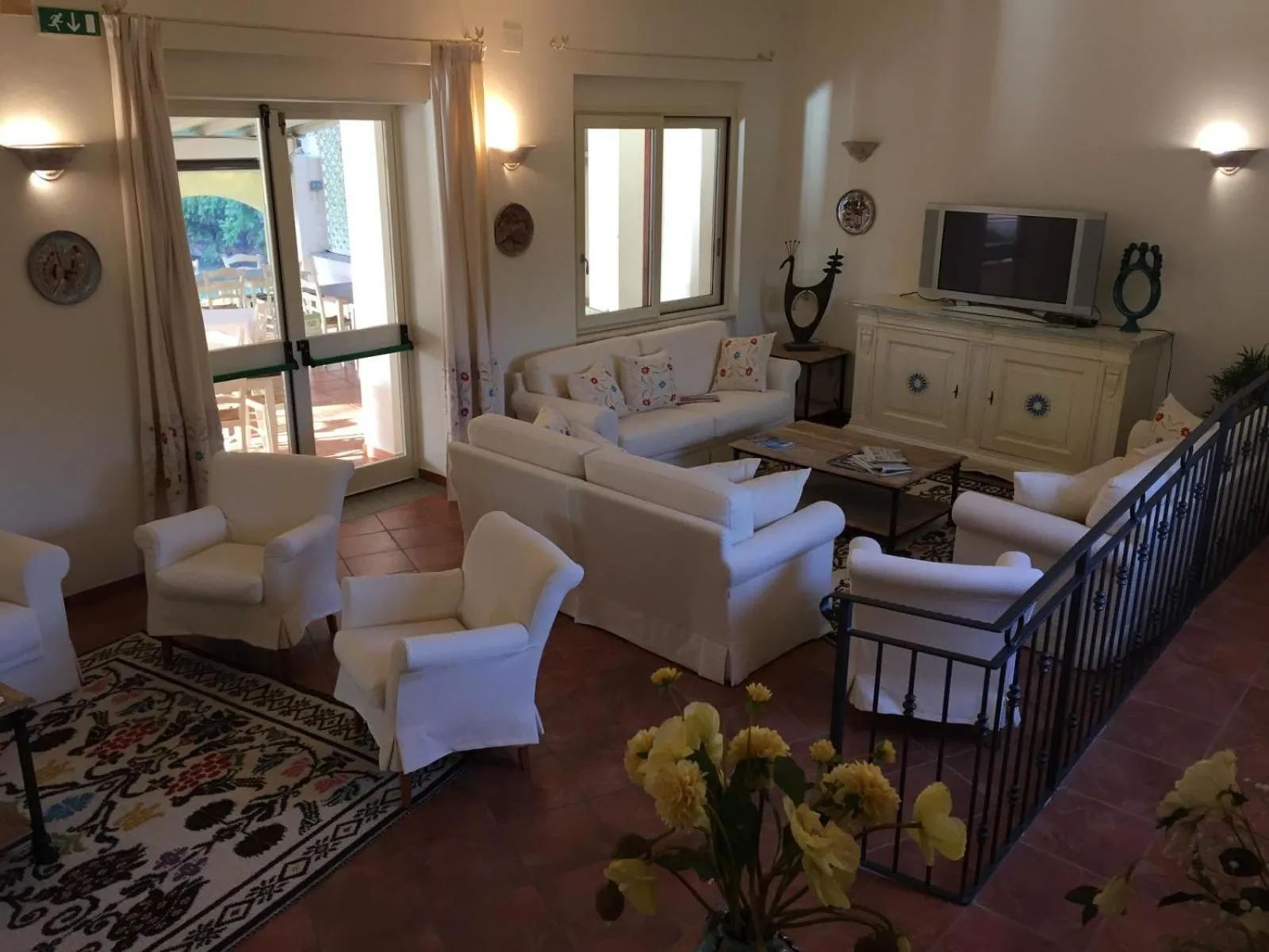 Communal lounge/ TV room in Hotel La Palma