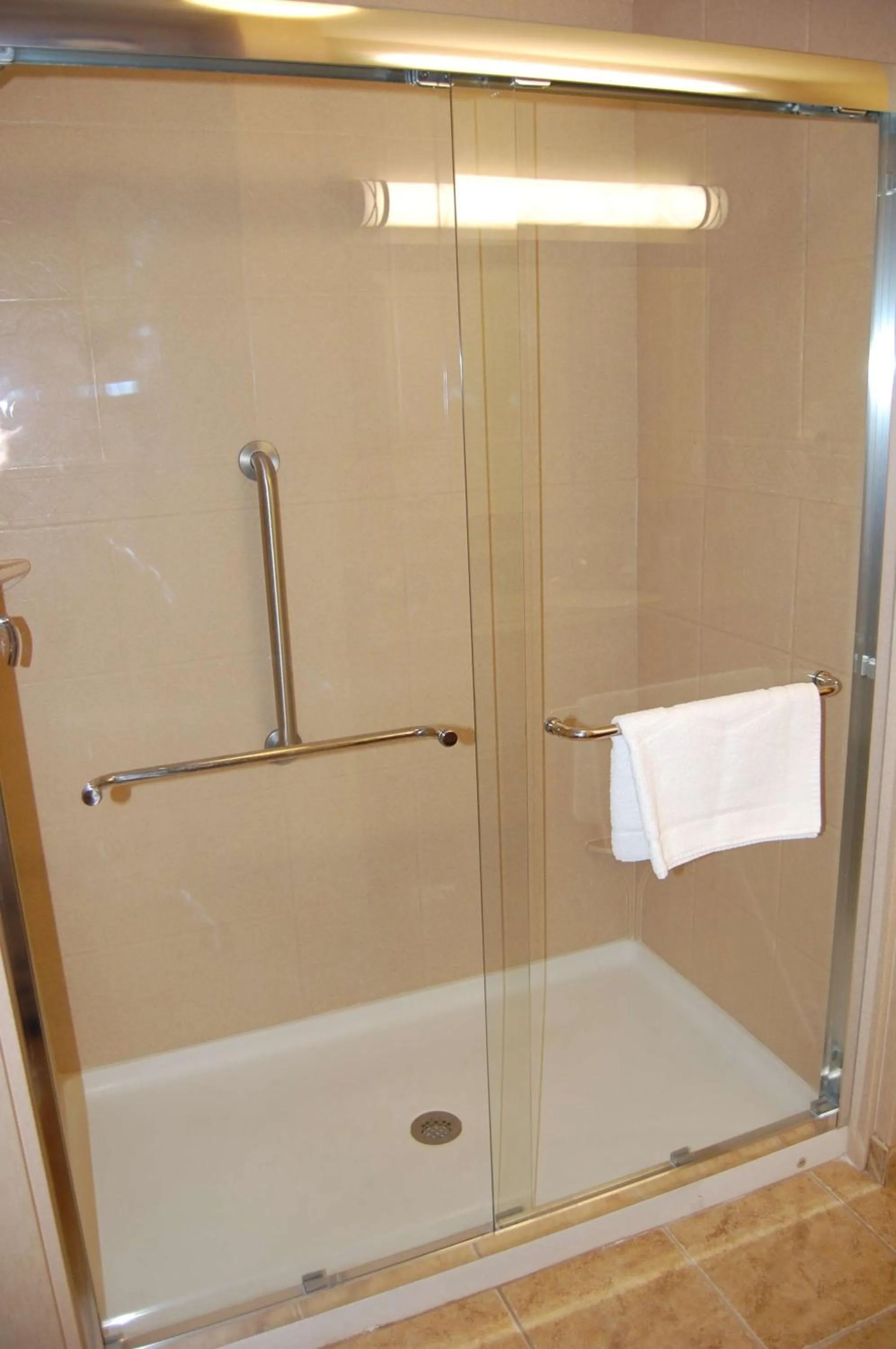 Bathroom in Hampton Inn Sidney