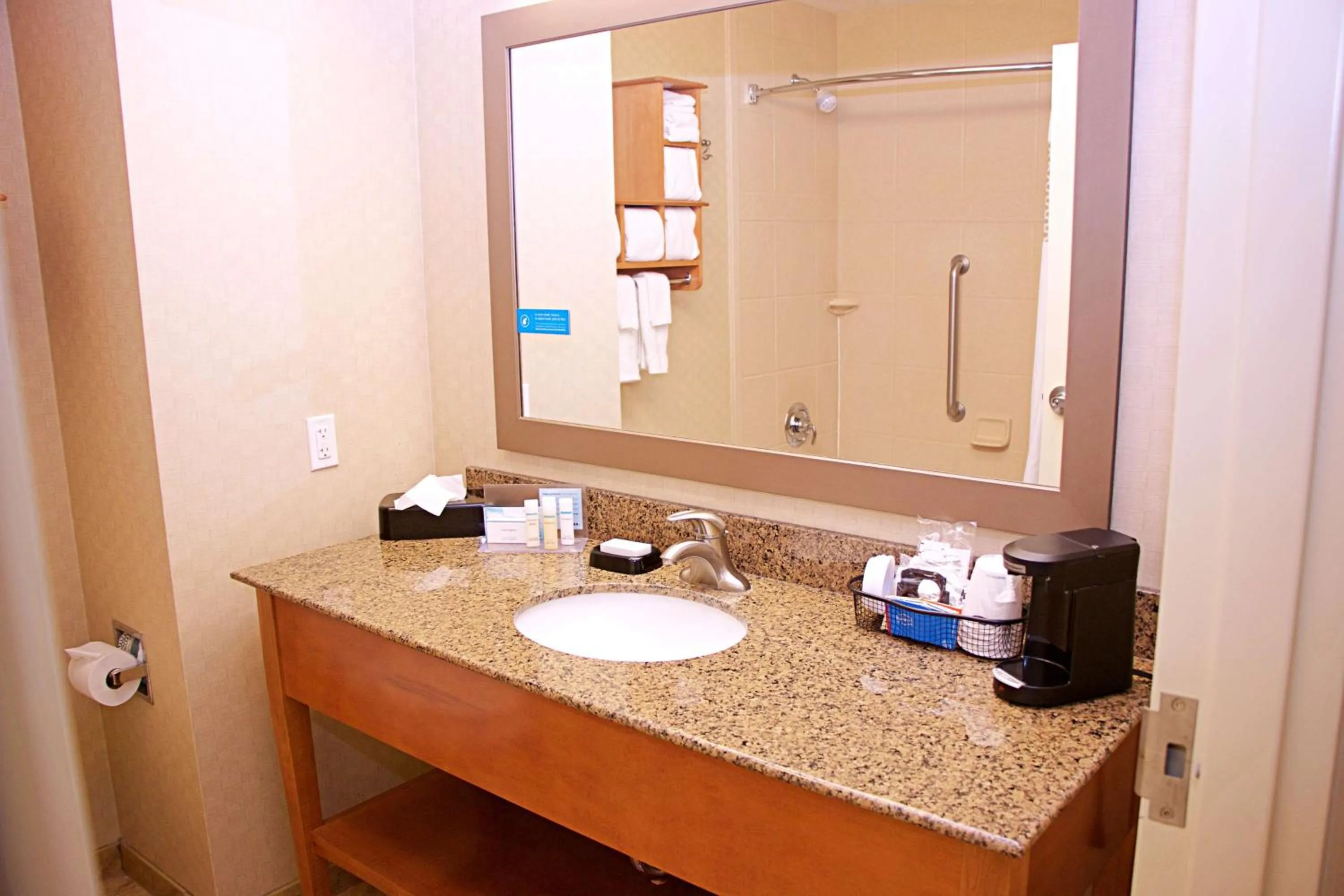Bathroom in Hampton Inn Sidney