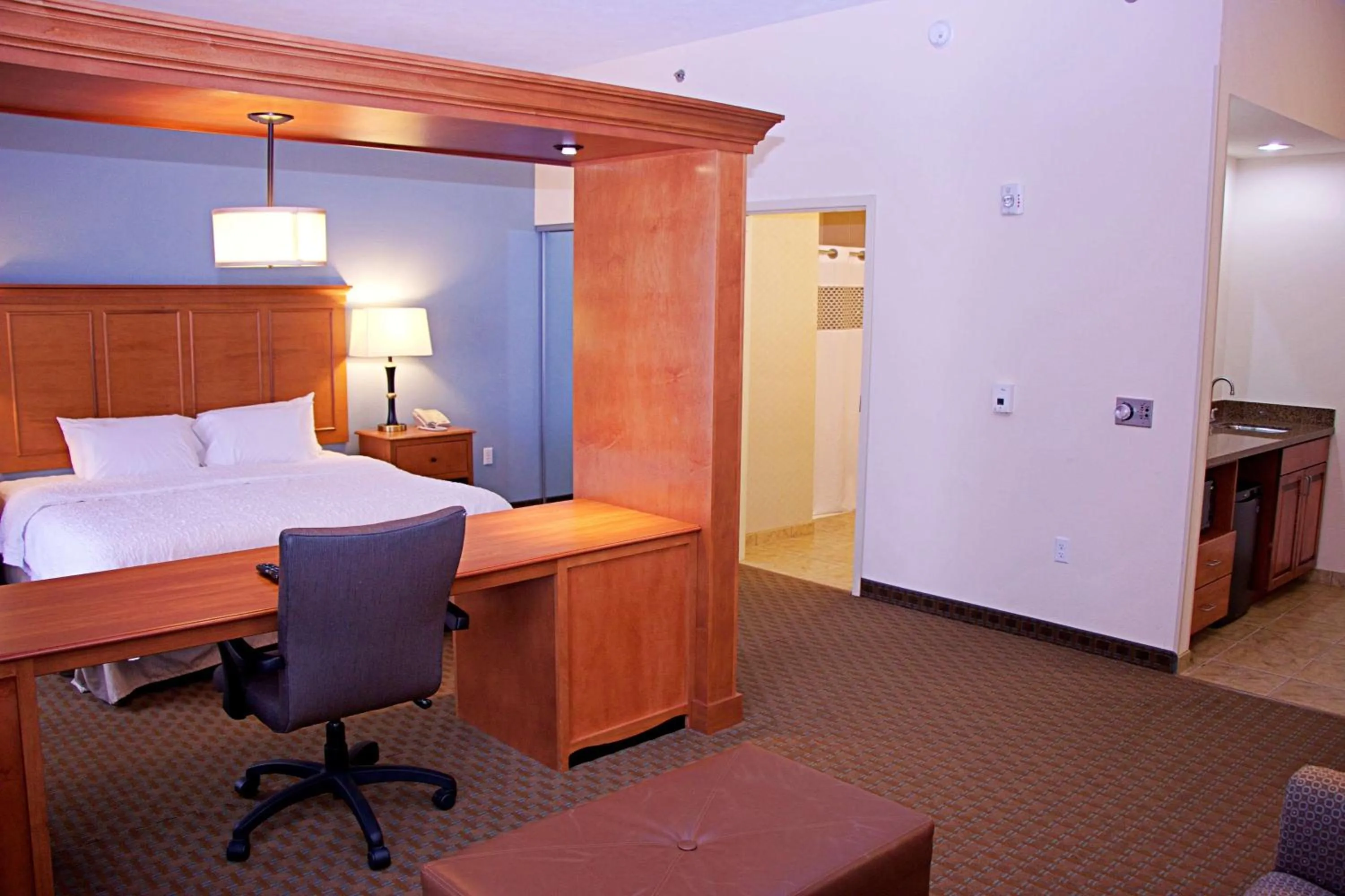 Bedroom, Bed in Hampton Inn Sidney