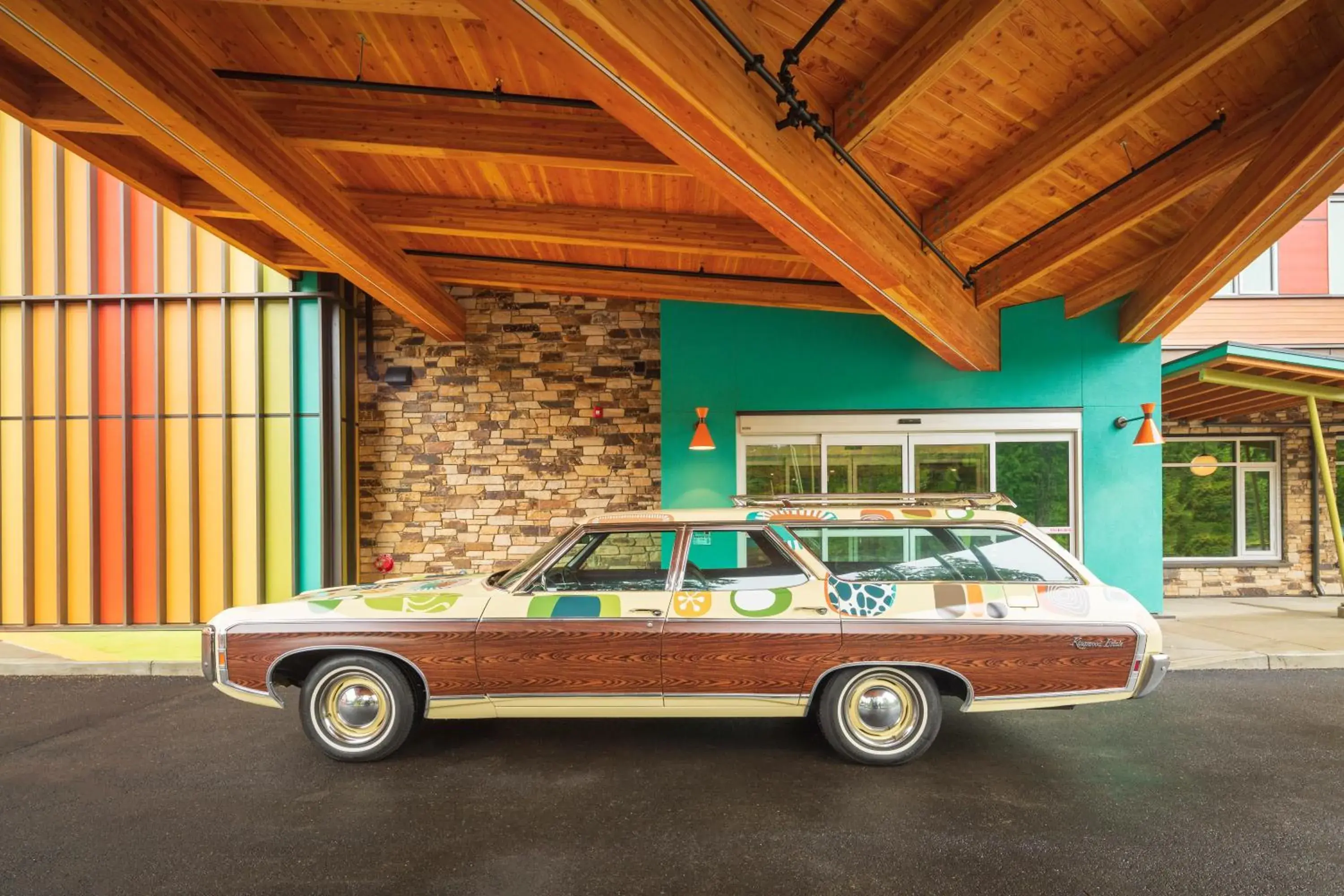 Property building in Hotel Zed Tofino Property building in Hotel Zed Tofino