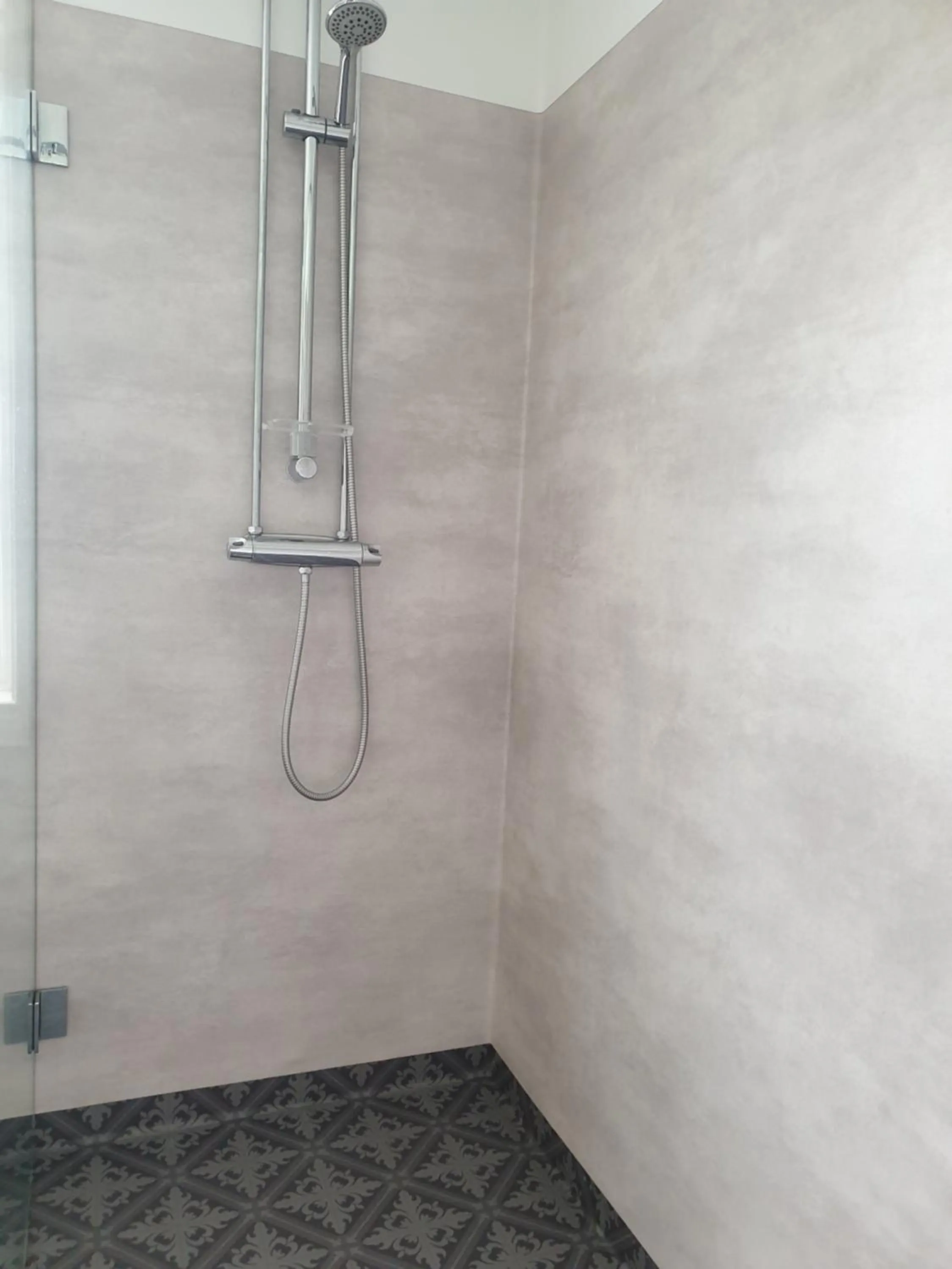 Shower in Den Sovande Älgen