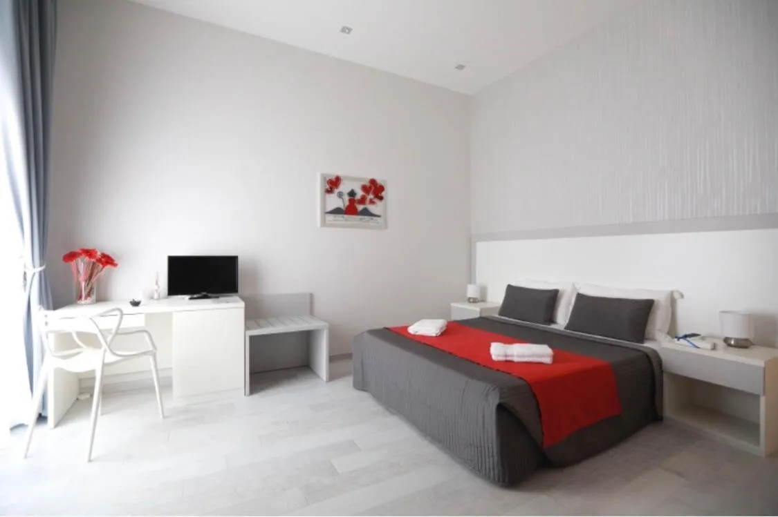 Photo of the whole room, Bed in Chiaia Guest House