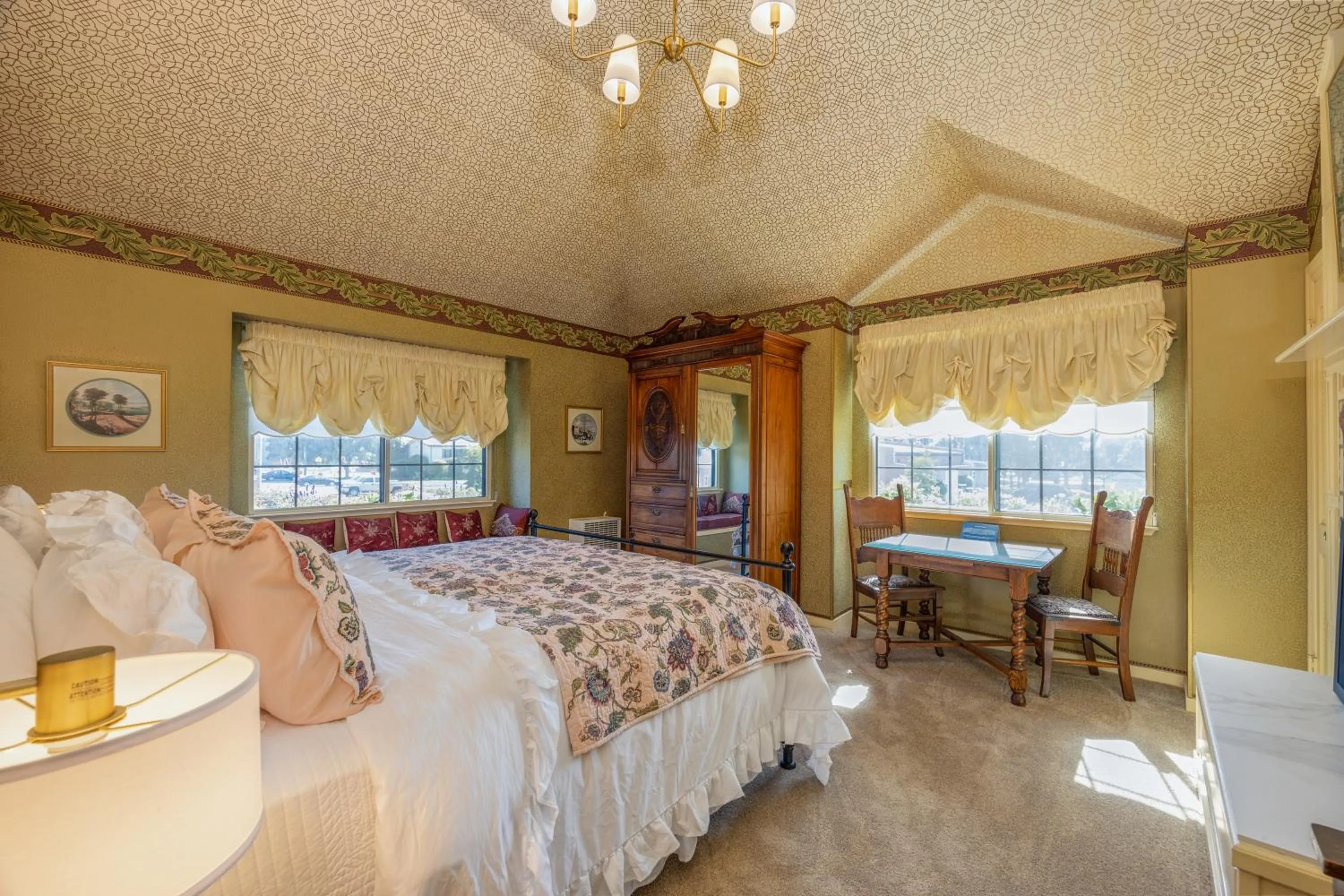 Bed in Mill Rose Inn