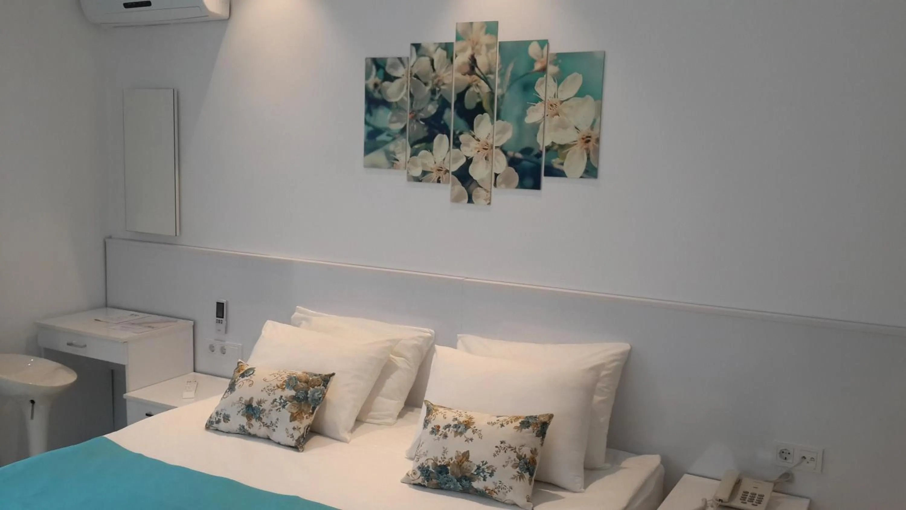 Decorative detail, Bed in Payidar HOTEL