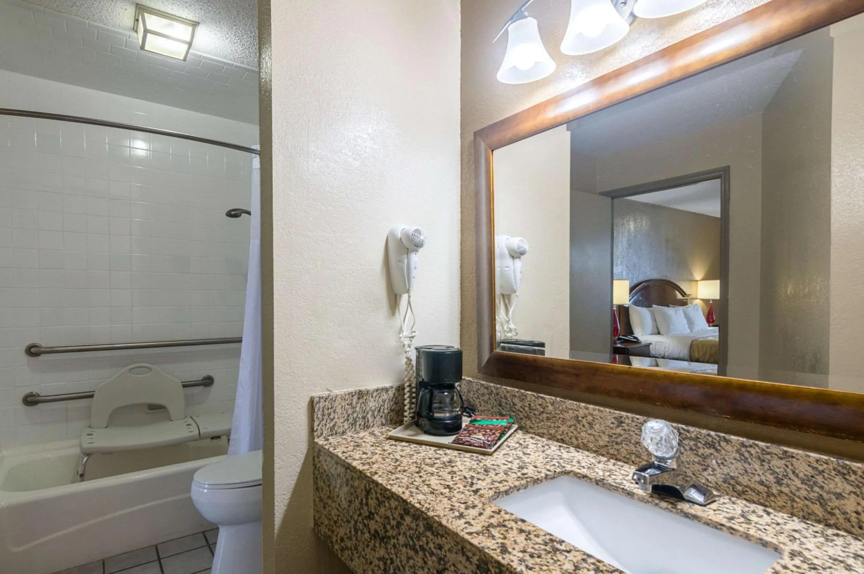 Bathroom in Quality Inn Shawnee I-40