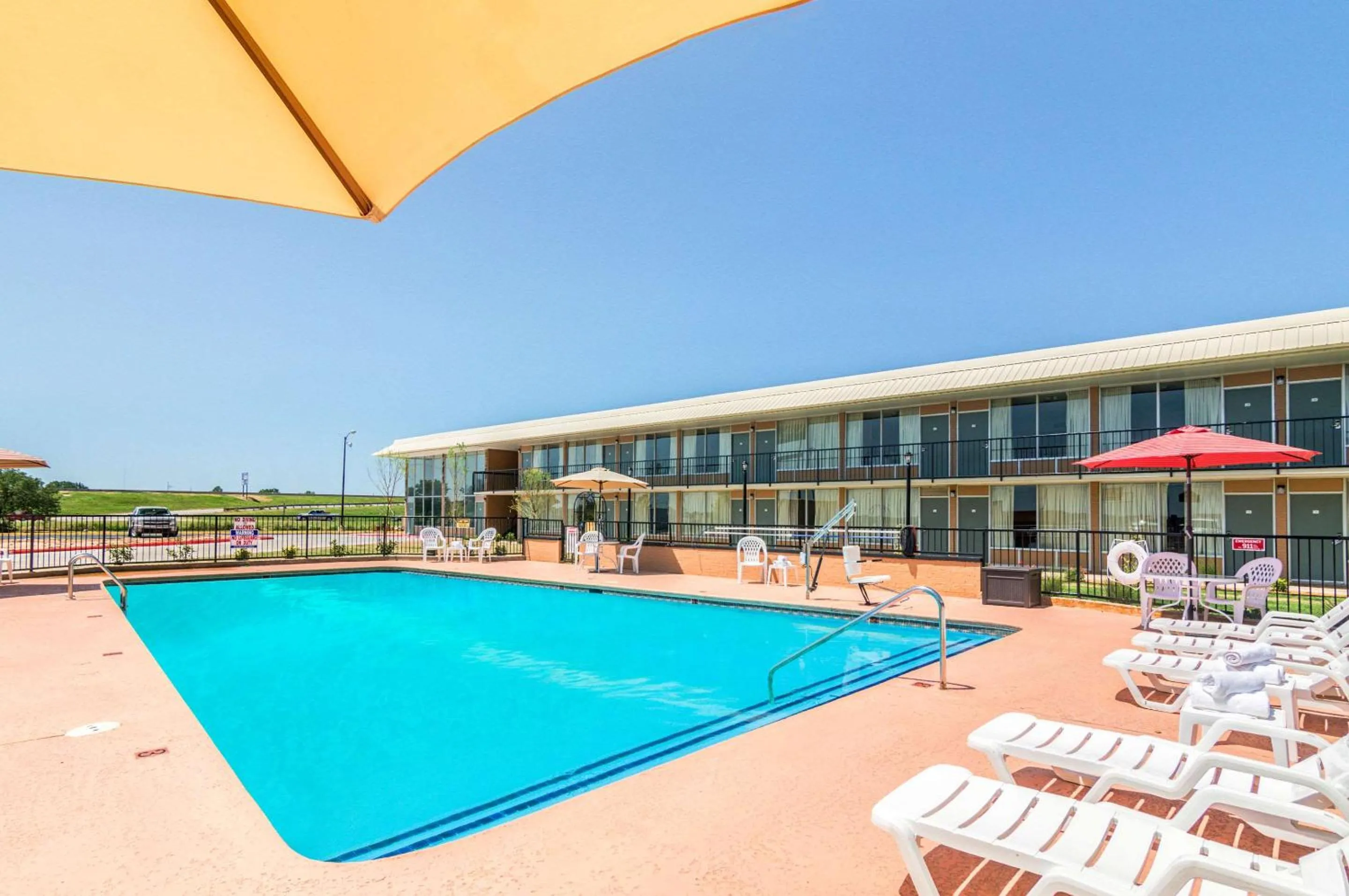 On site, Swimming Pool in Quality Inn Shawnee I-40