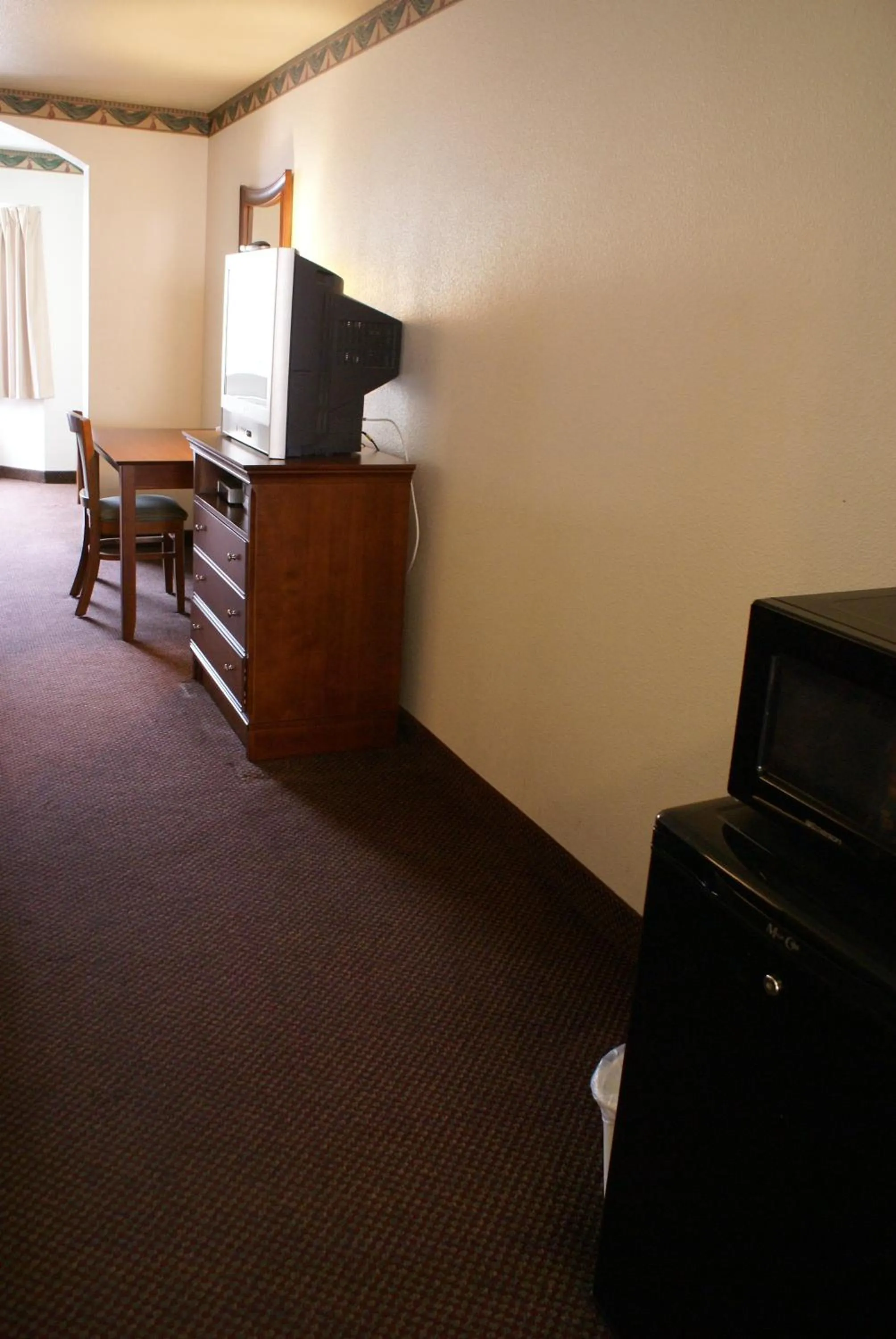 TV and multimedia in Airport Inn