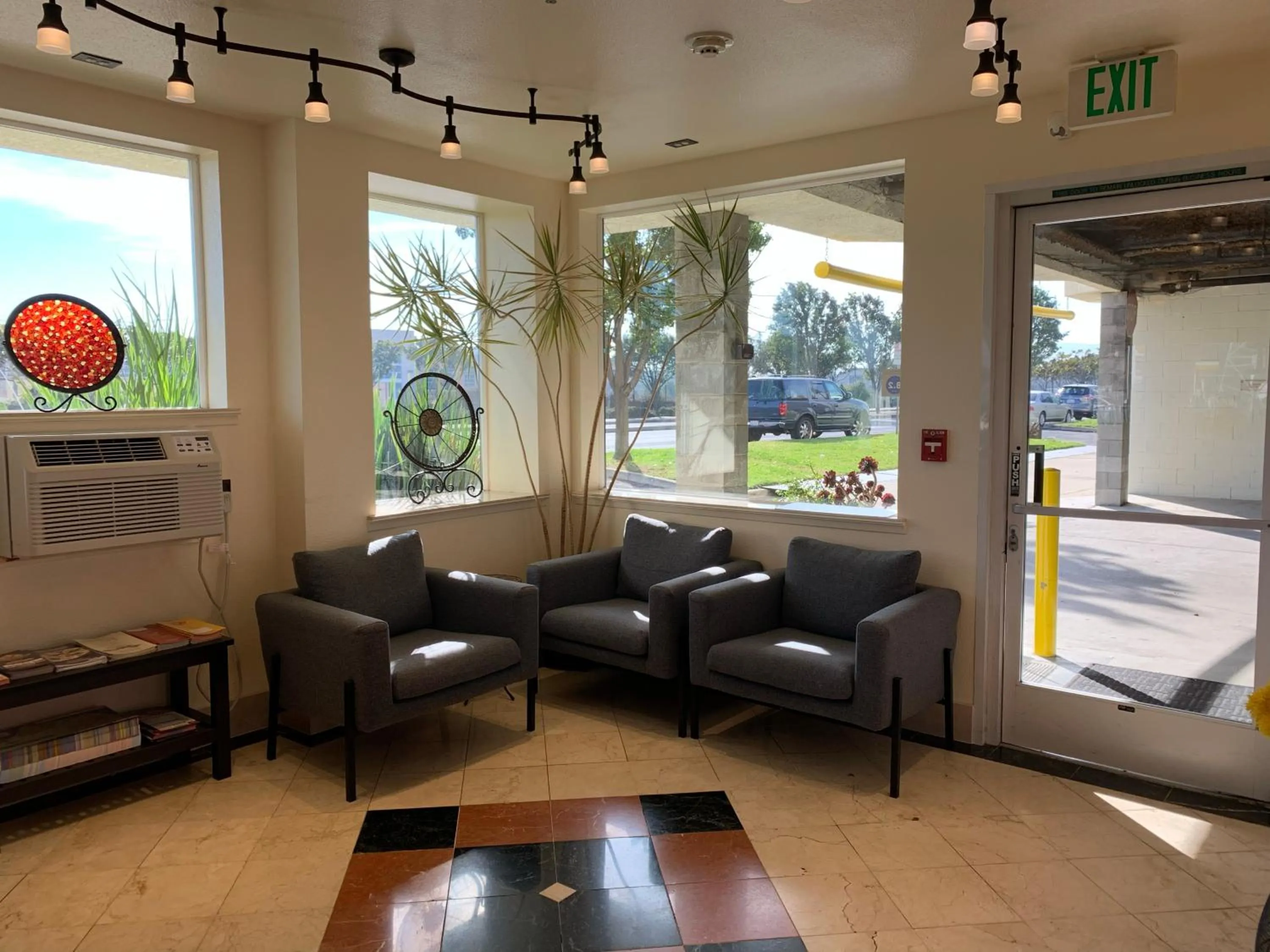 Lobby or reception in Airport Inn