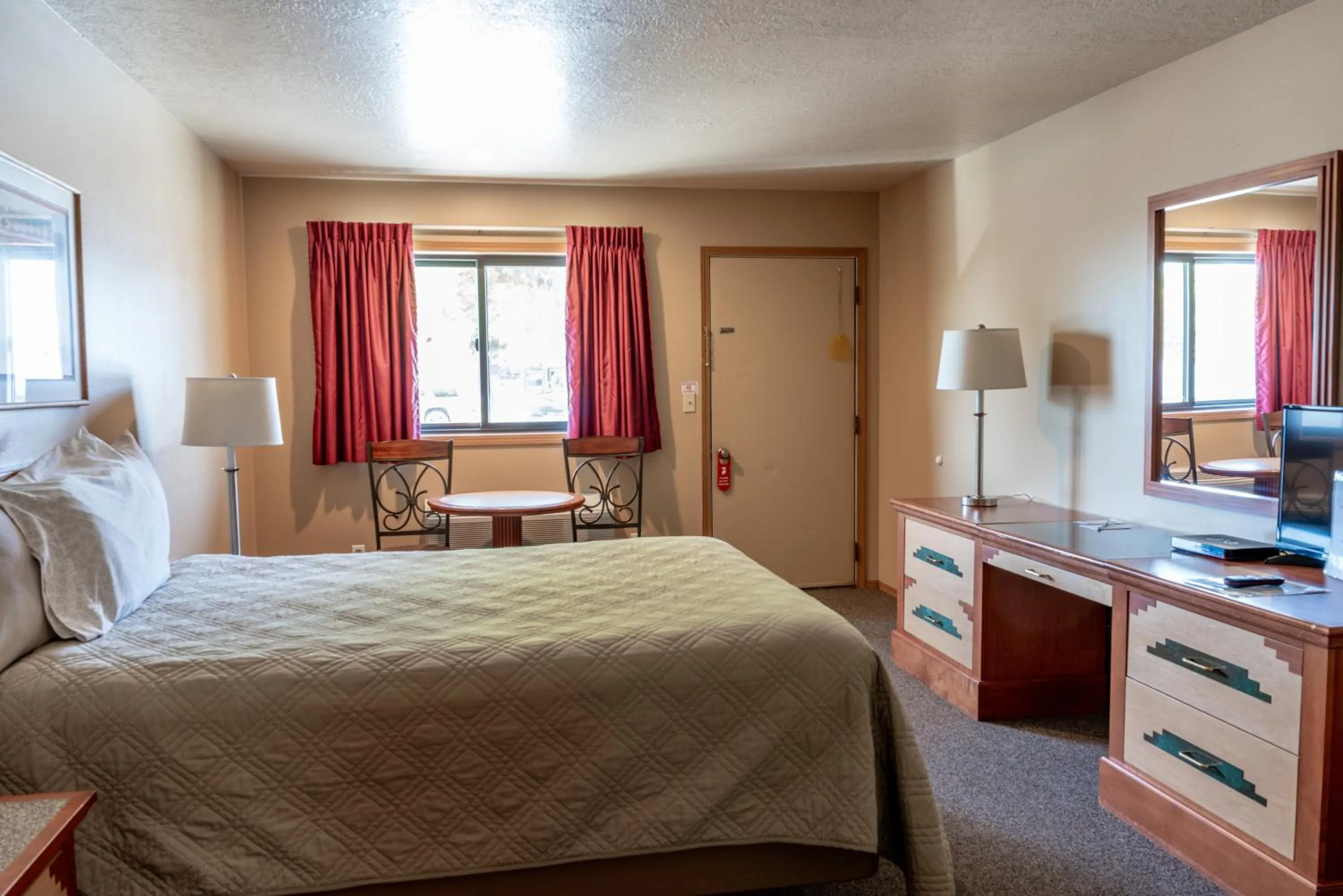 Bed in Oregon Trail Inn