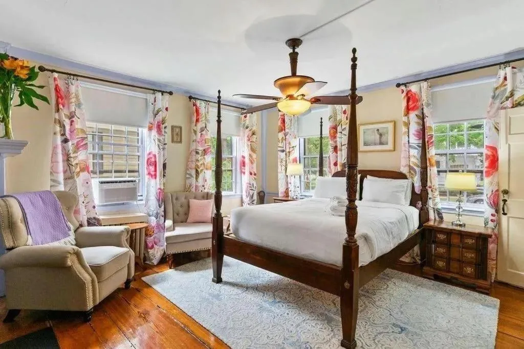 Bed in William's Grant Inn Bed and Breakfast