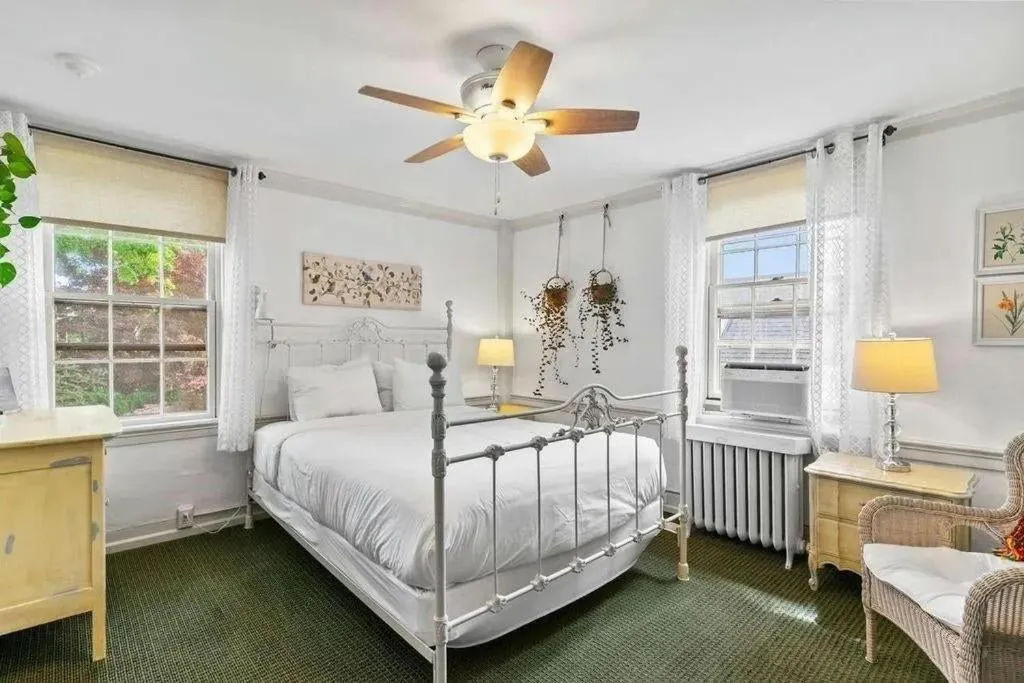 Bed in William's Grant Inn Bed and Breakfast