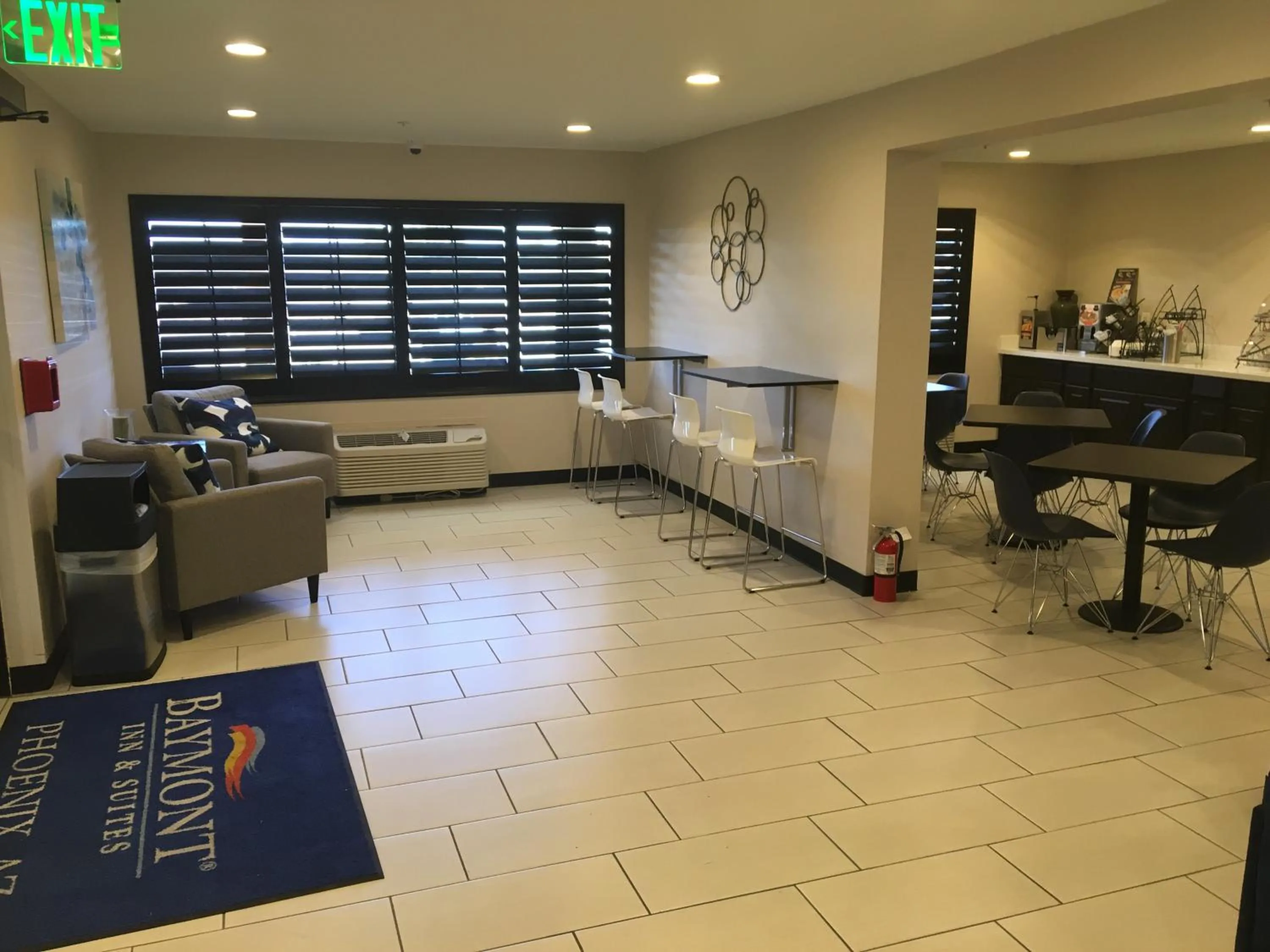 Lobby or reception in Baymont by Wyndham Phoenix I-10 near 51st Ave