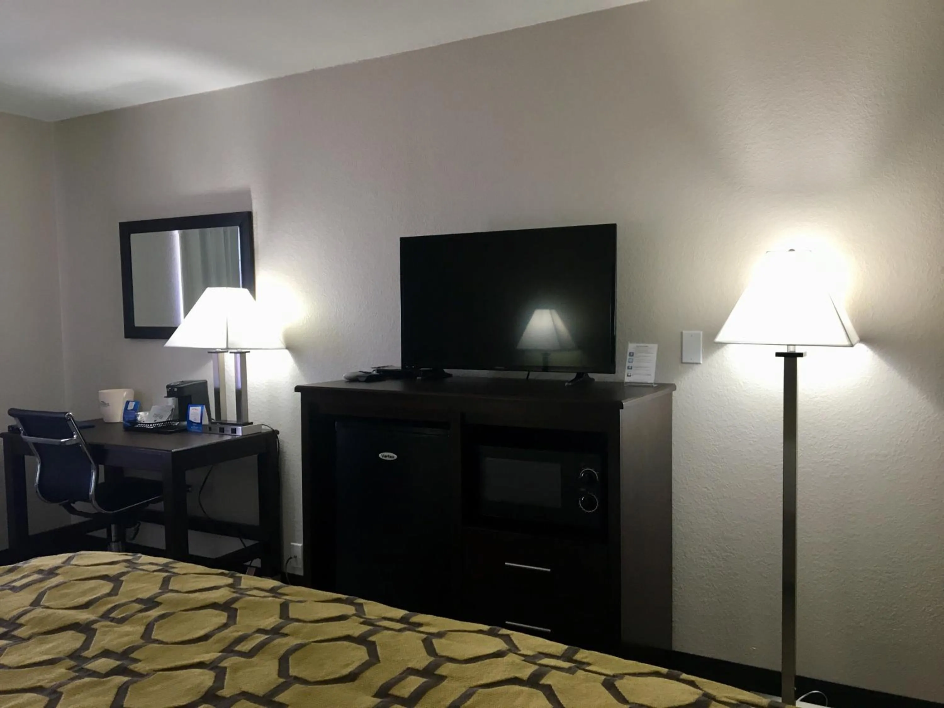 Other, Bed in Baymont by Wyndham Phoenix I-10 near 51st Ave