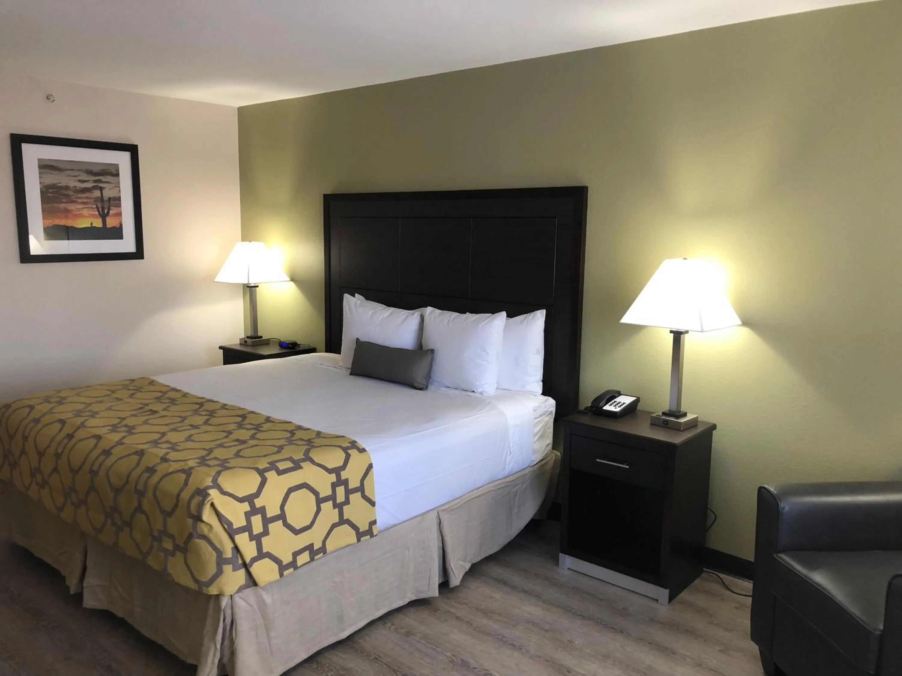 Photo of the whole room, Bed in Baymont by Wyndham Phoenix I-10 near 51st Ave