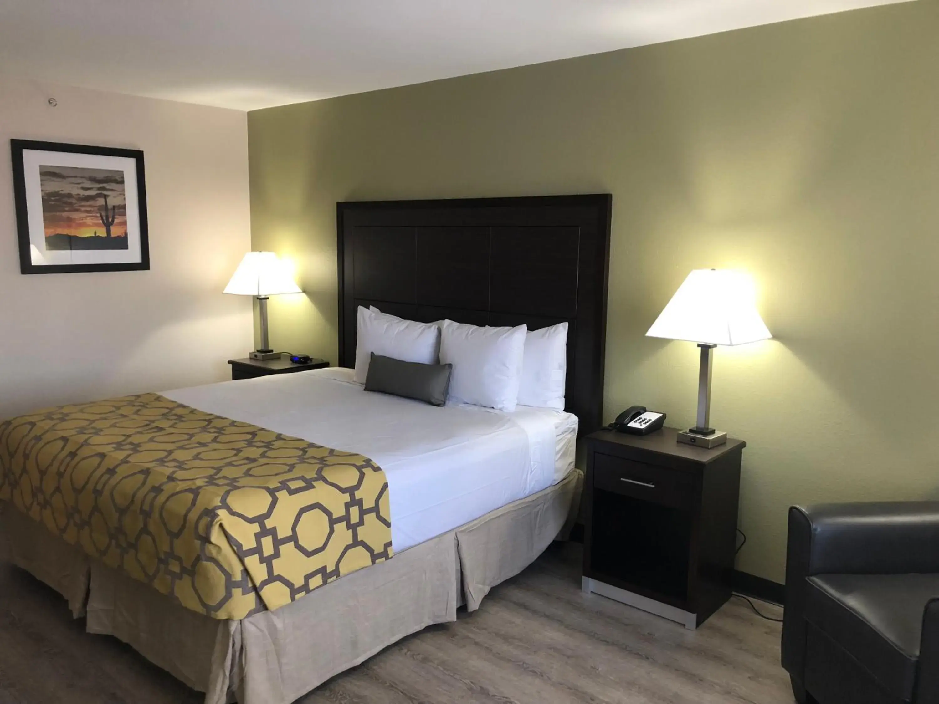 Photo of the whole room, Bed in Baymont by Wyndham Phoenix I-10 near 51st Ave Photo of the whole room, Bed in Baymont by Wyndham Phoenix I-10 near 51st Ave